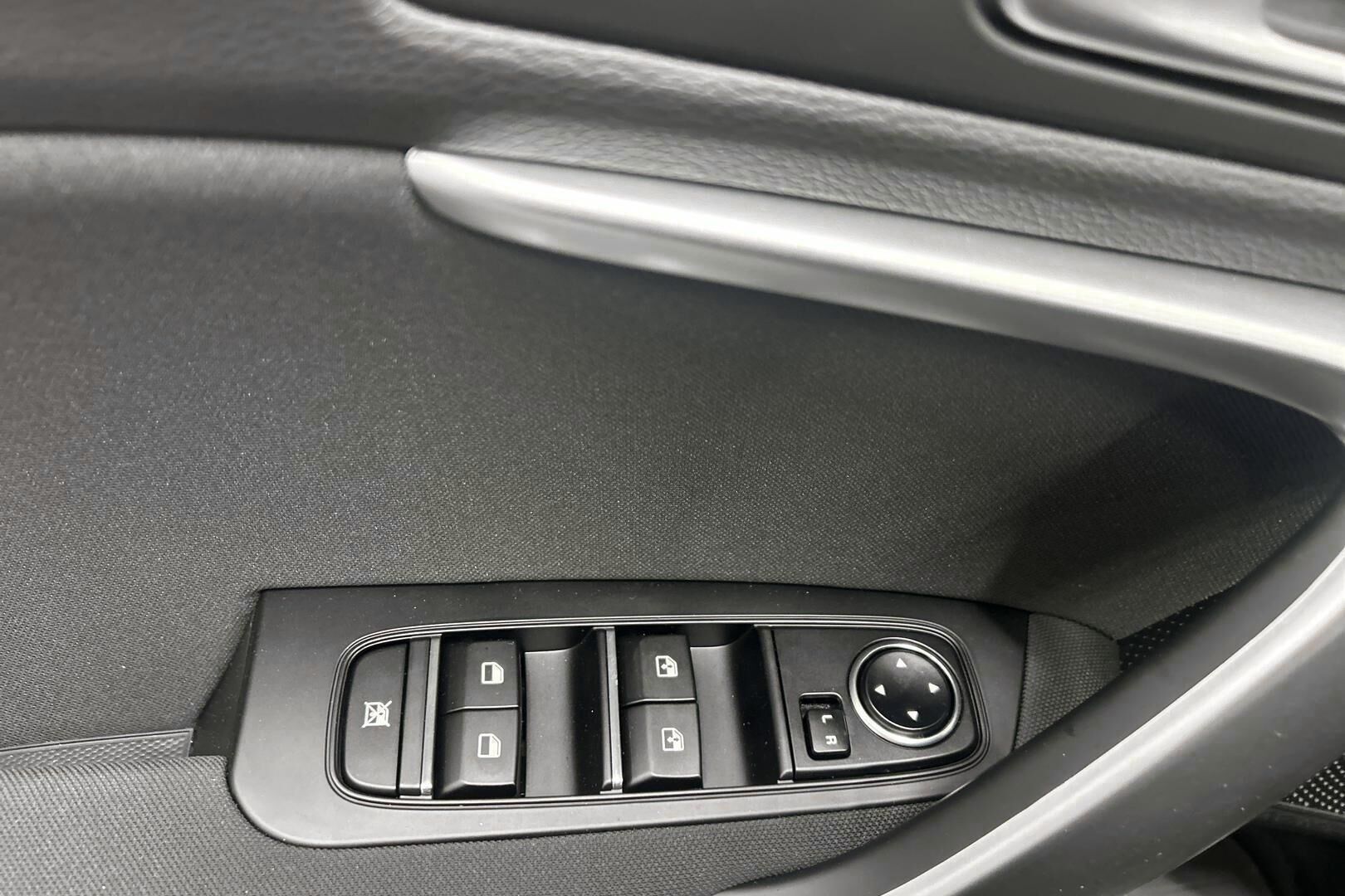 Kia Ceed iso kuva 23