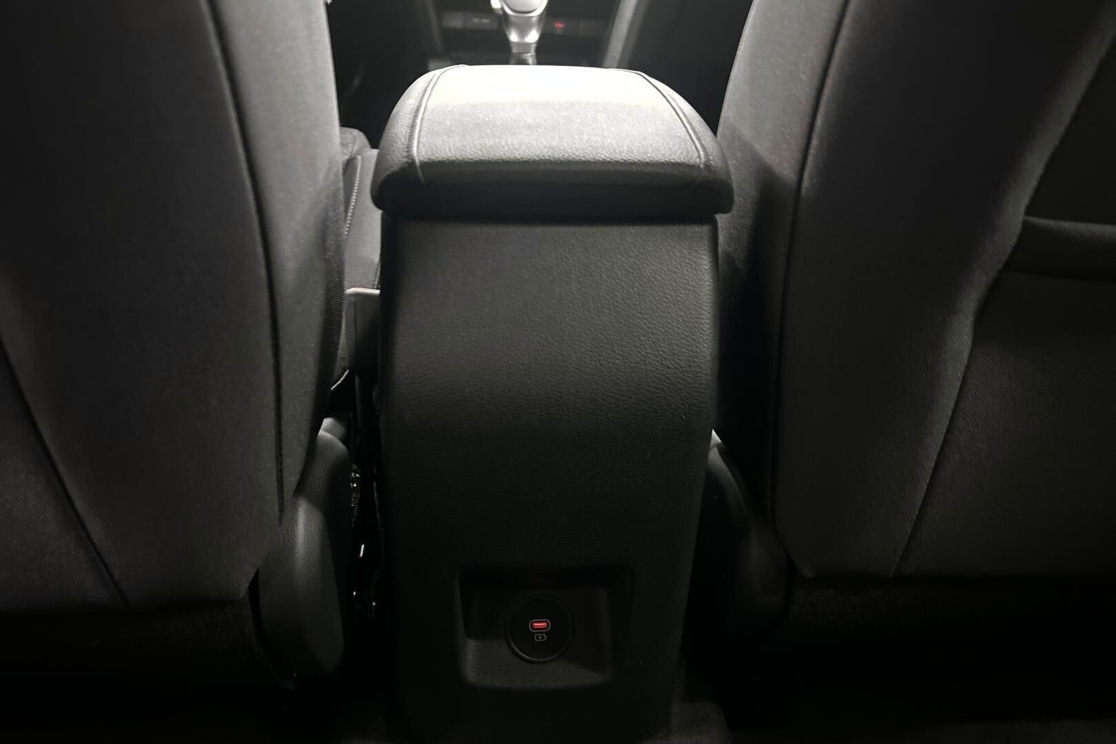 Kia Ceed iso kuva 24