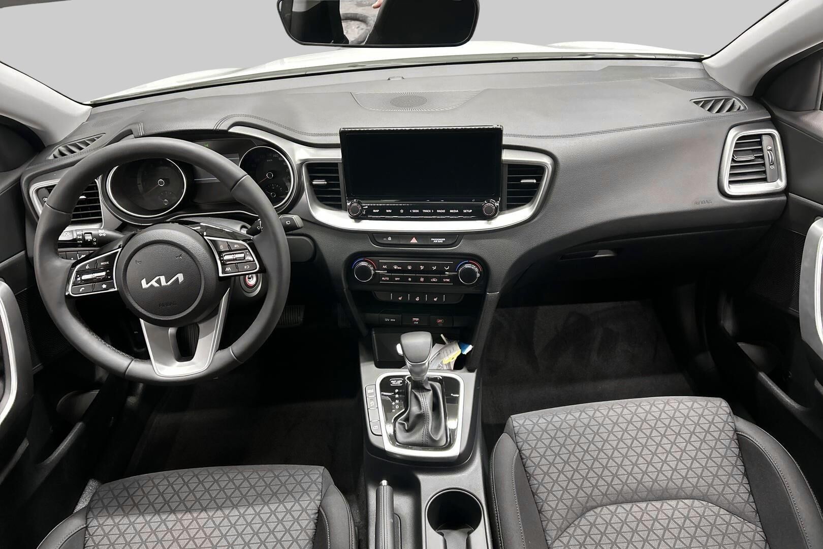 Kia Ceed iso kuva 10