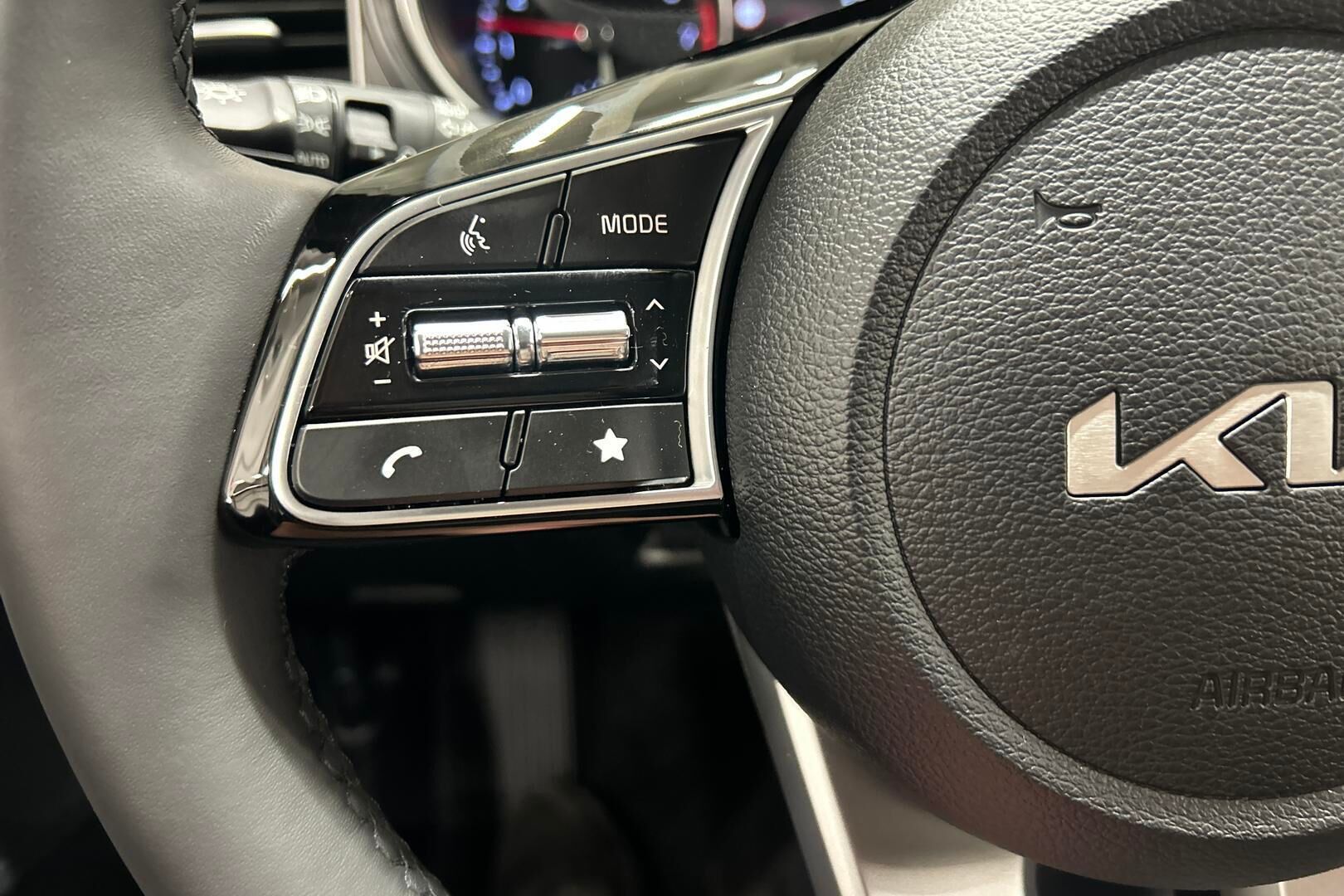 Kia Ceed iso kuva 14