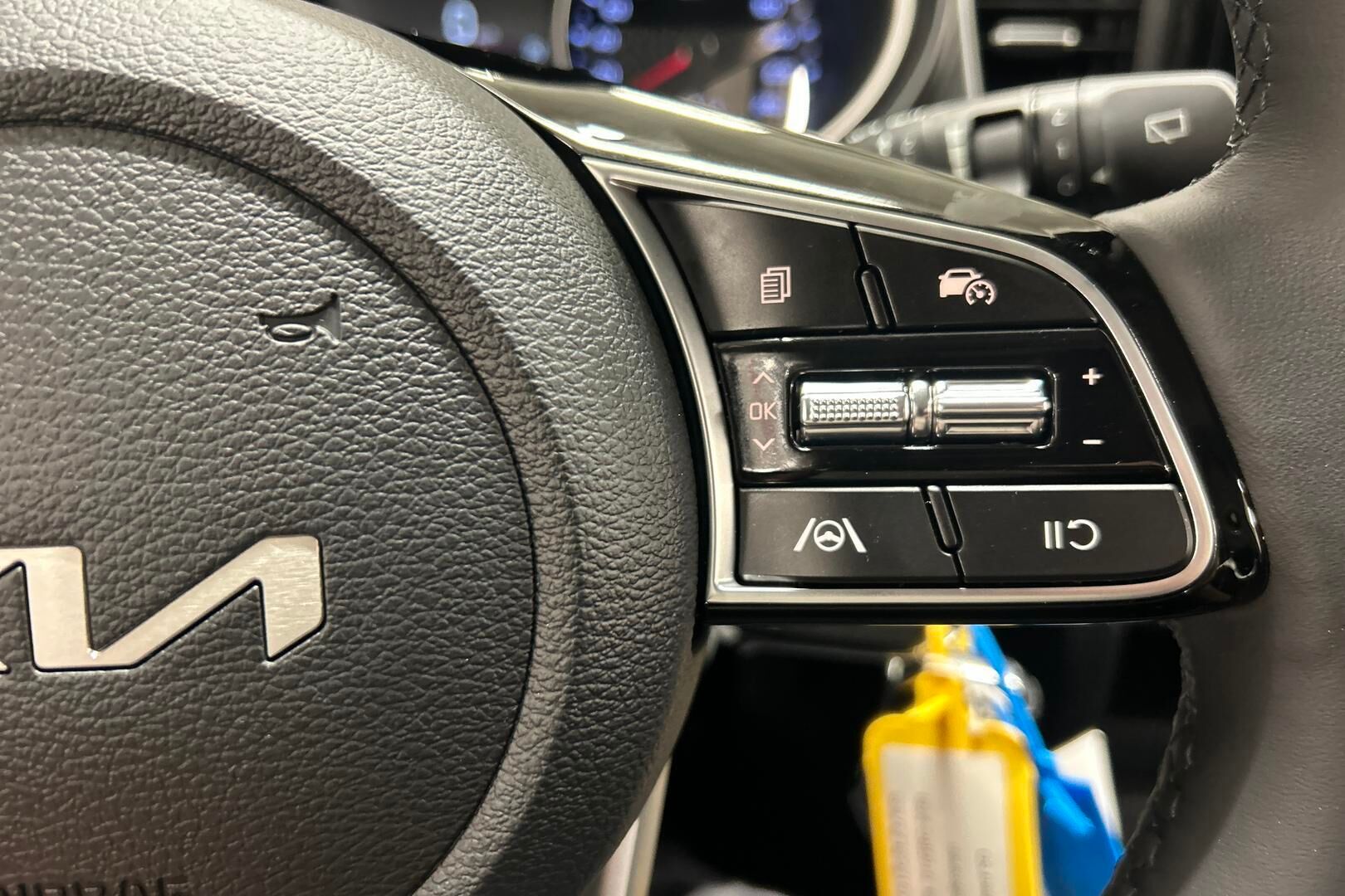 Kia Ceed iso kuva 15