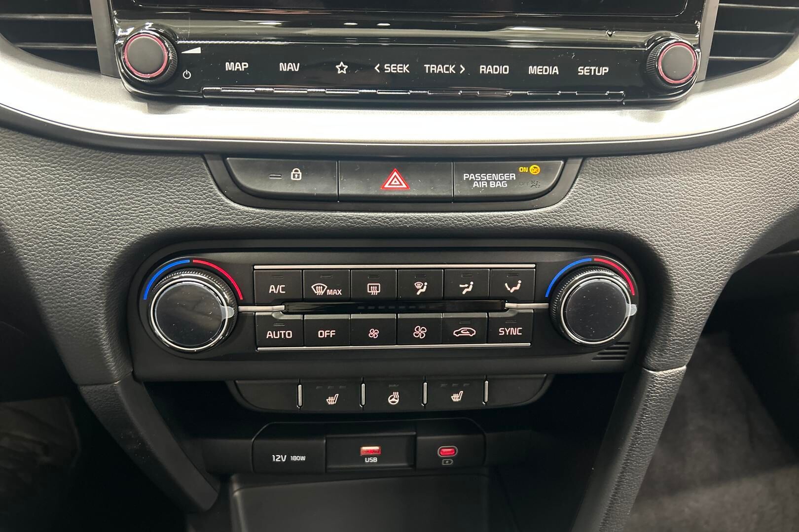 Kia Ceed iso kuva 18