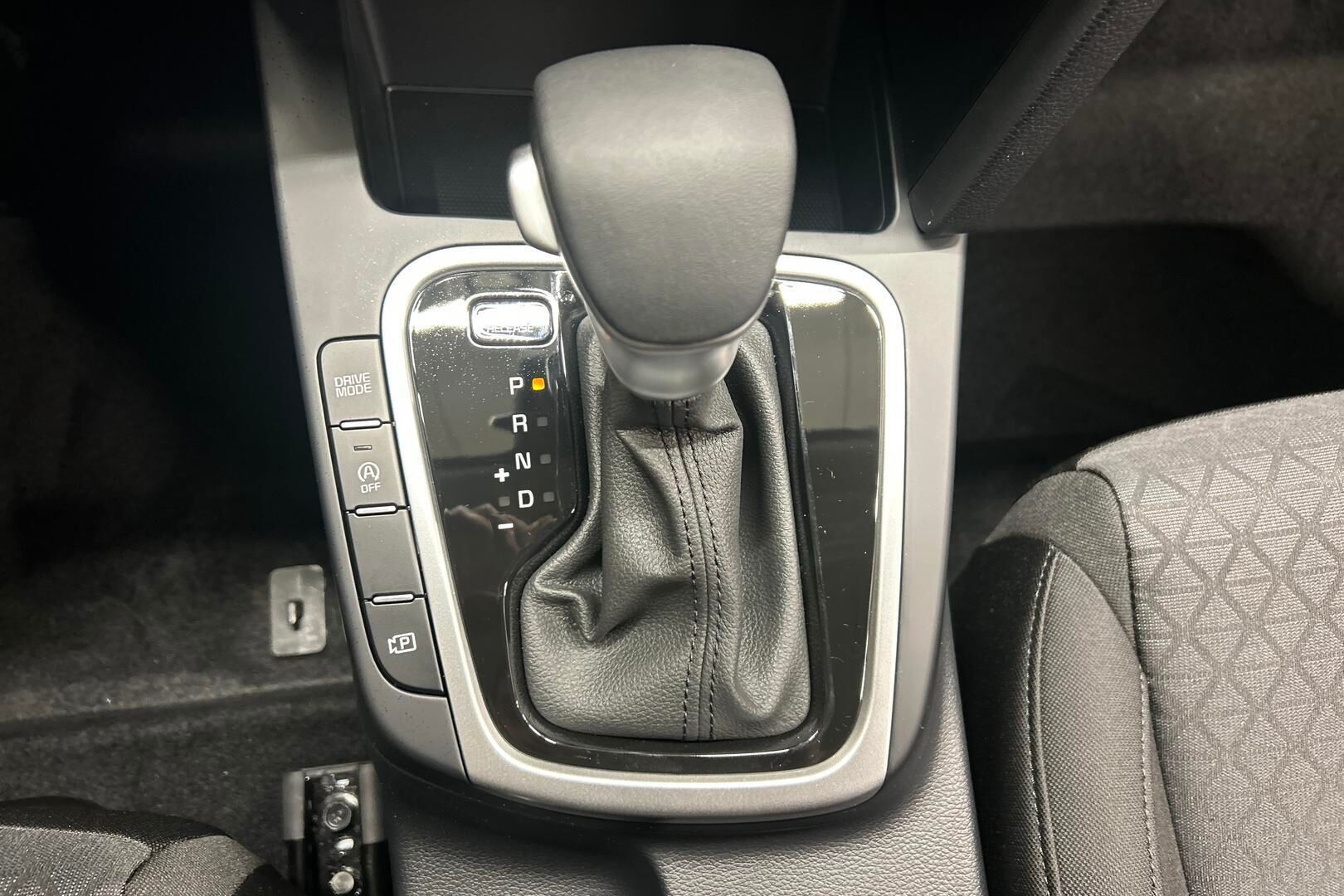 Kia Ceed iso kuva 19