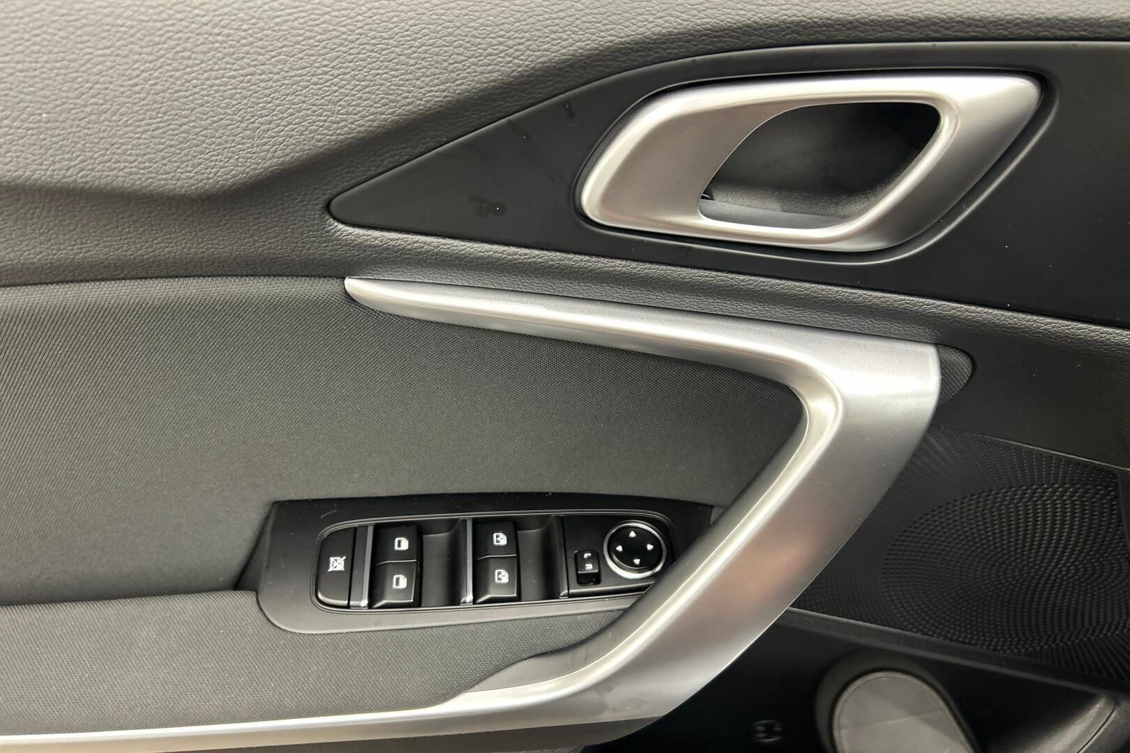 Kia Ceed iso kuva 21