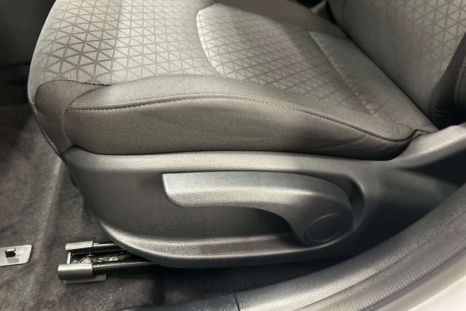 Kia Ceed iso kuva 23