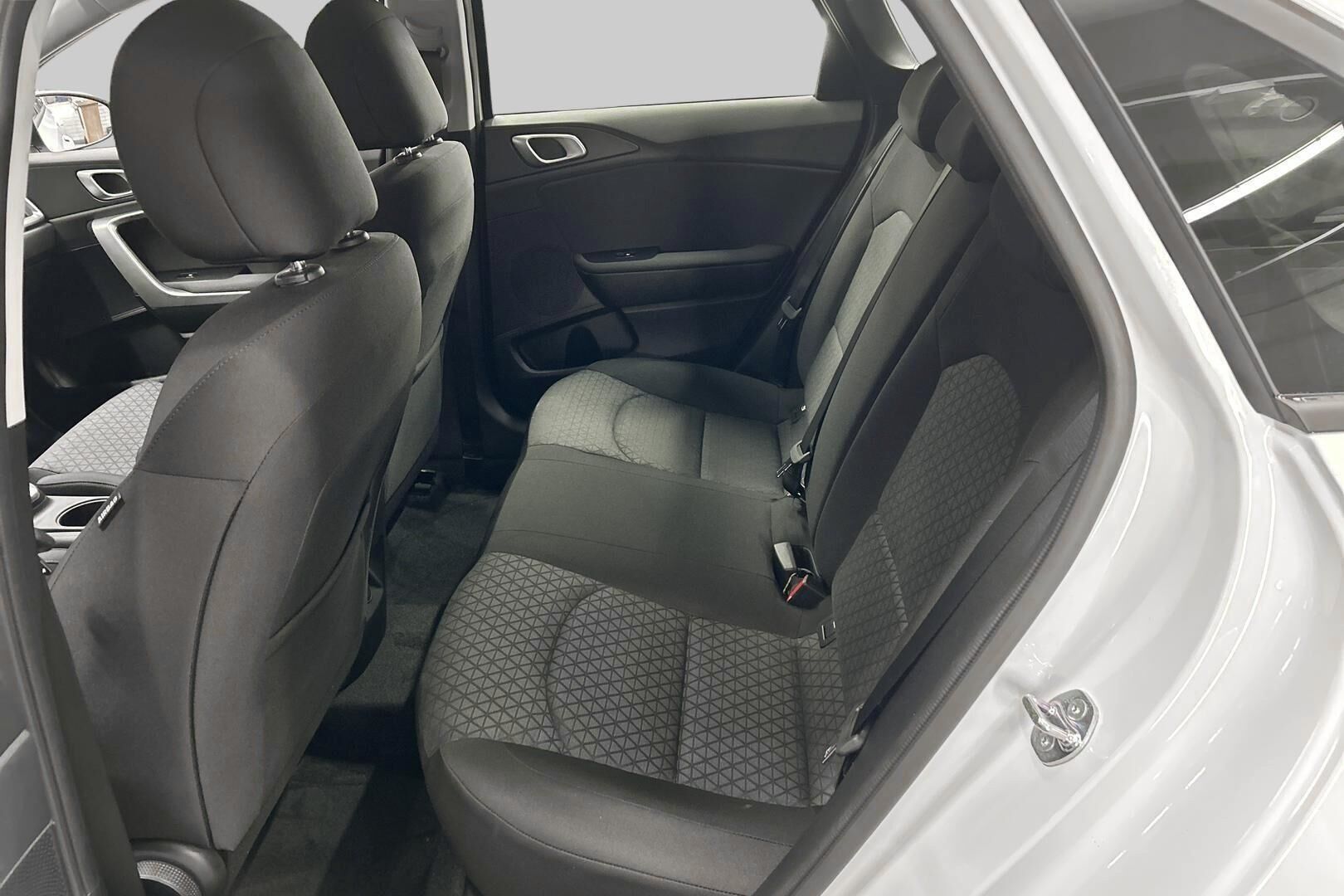 Kia Ceed iso kuva 9