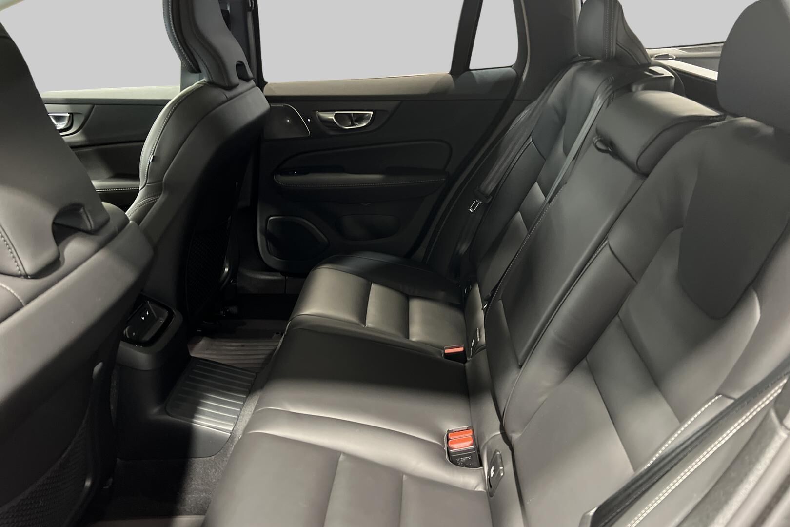 Volvo V60 iso kuva 10
