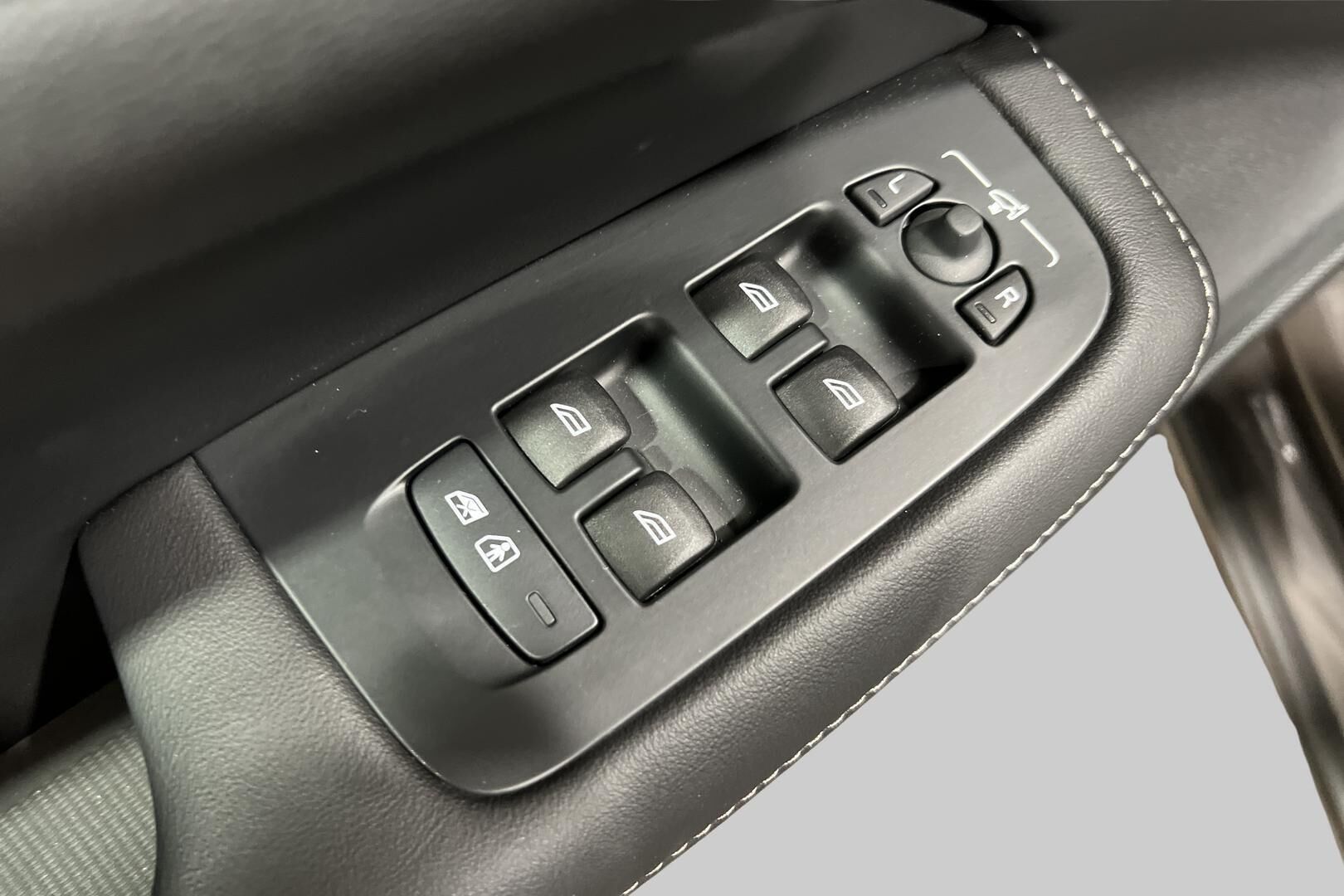 Volvo V60 iso kuva 16