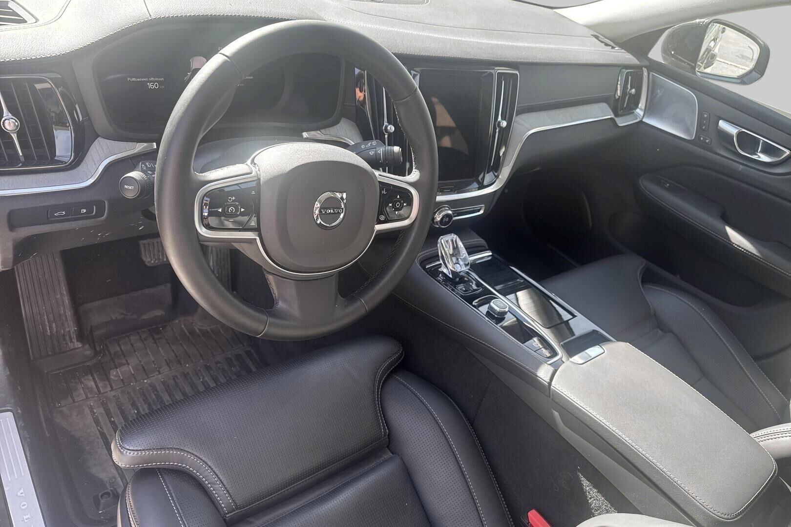 Volvo V60 iso kuva 2
