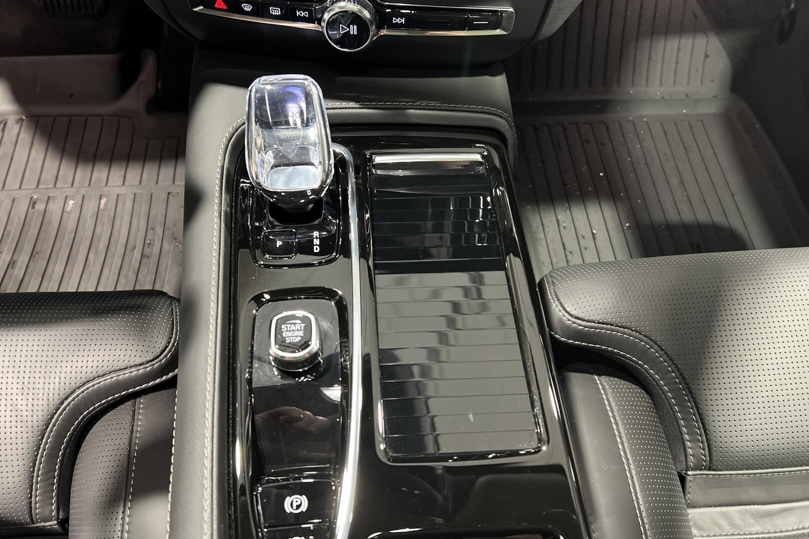 Volvo V60 iso kuva 23