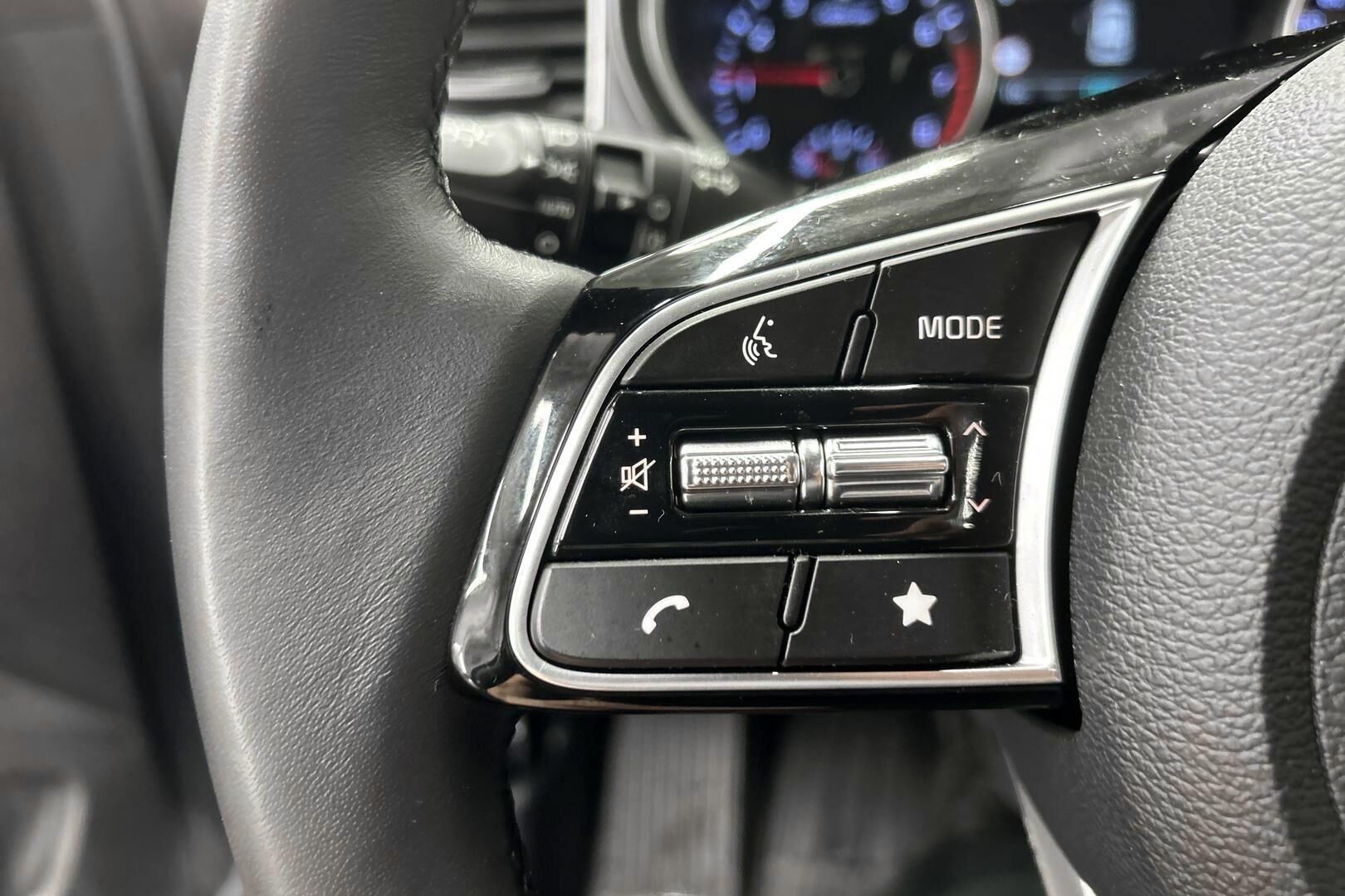 Kia Ceed iso kuva 21