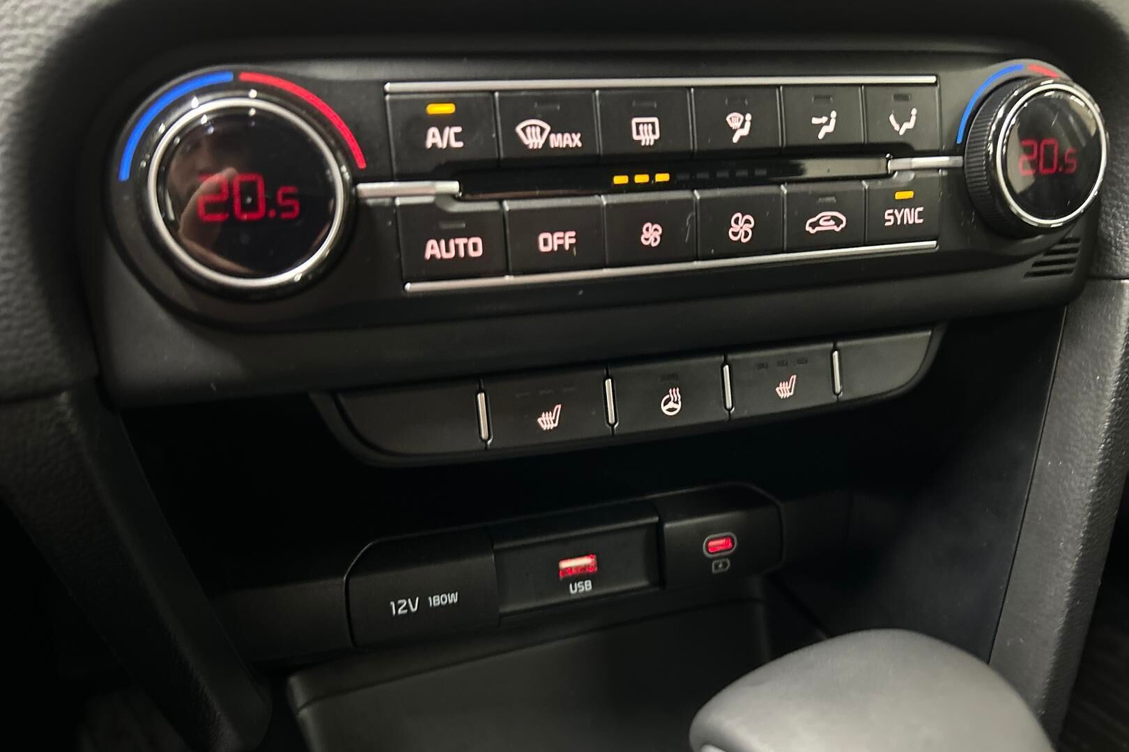 Kia Ceed iso kuva 23