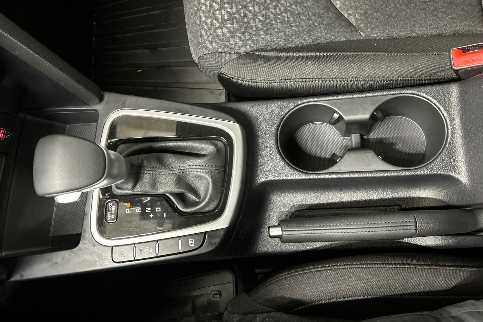 Kia Ceed iso kuva 10