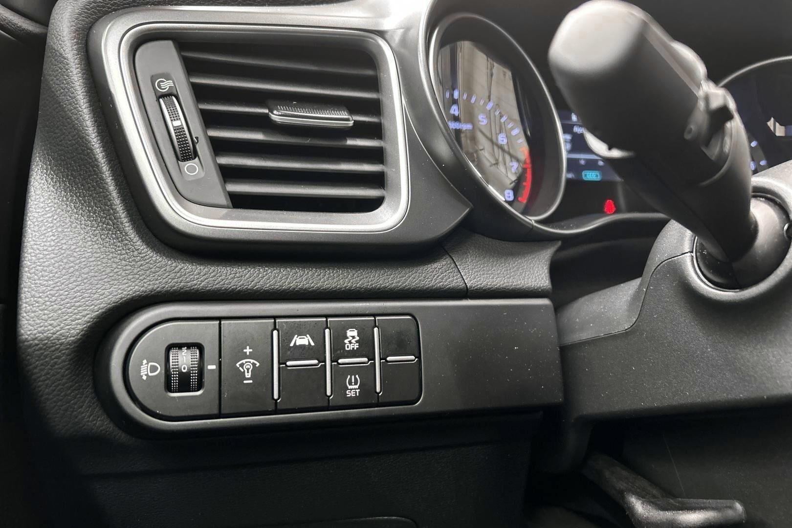 Kia Ceed iso kuva 12