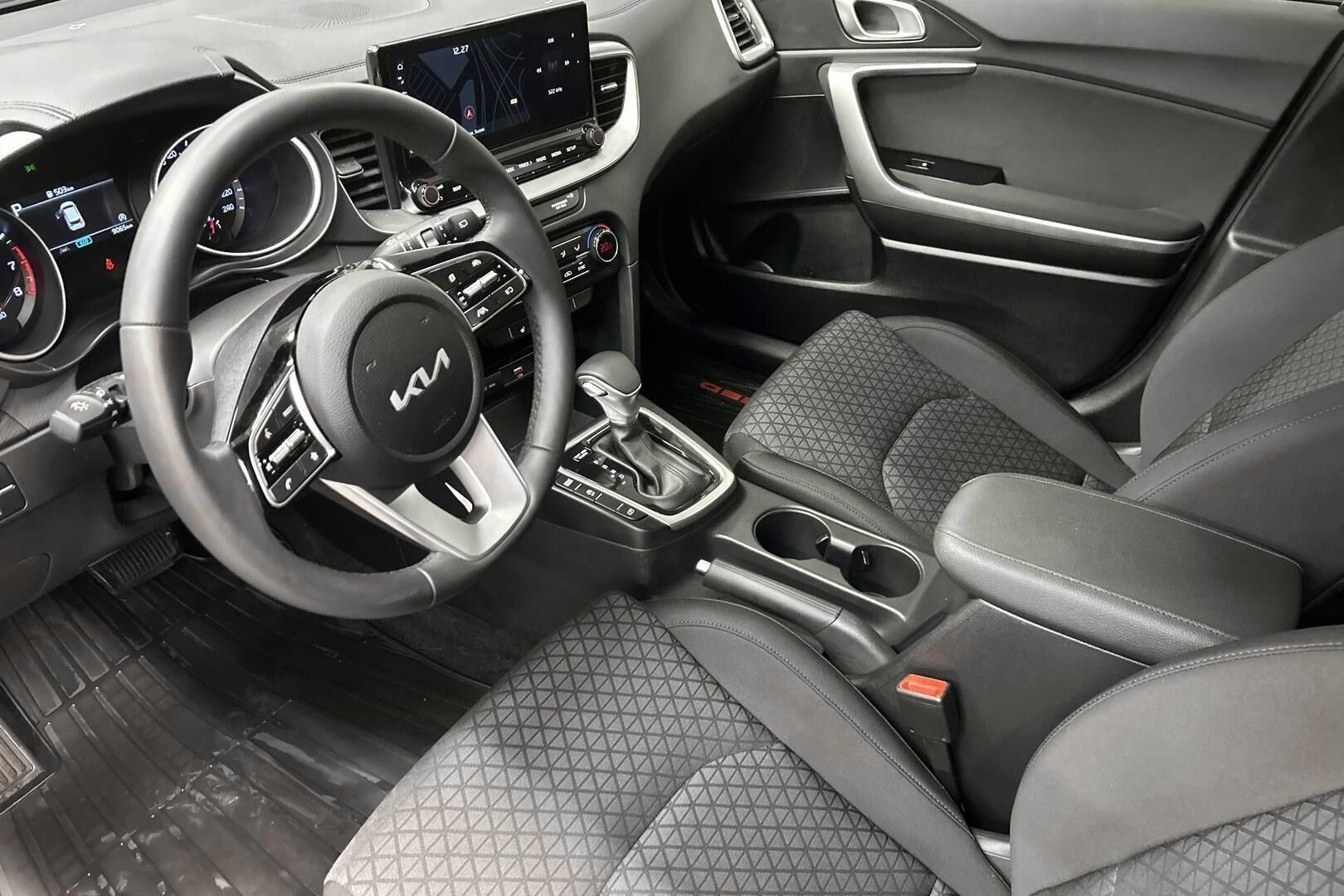 Kia Ceed iso kuva 17