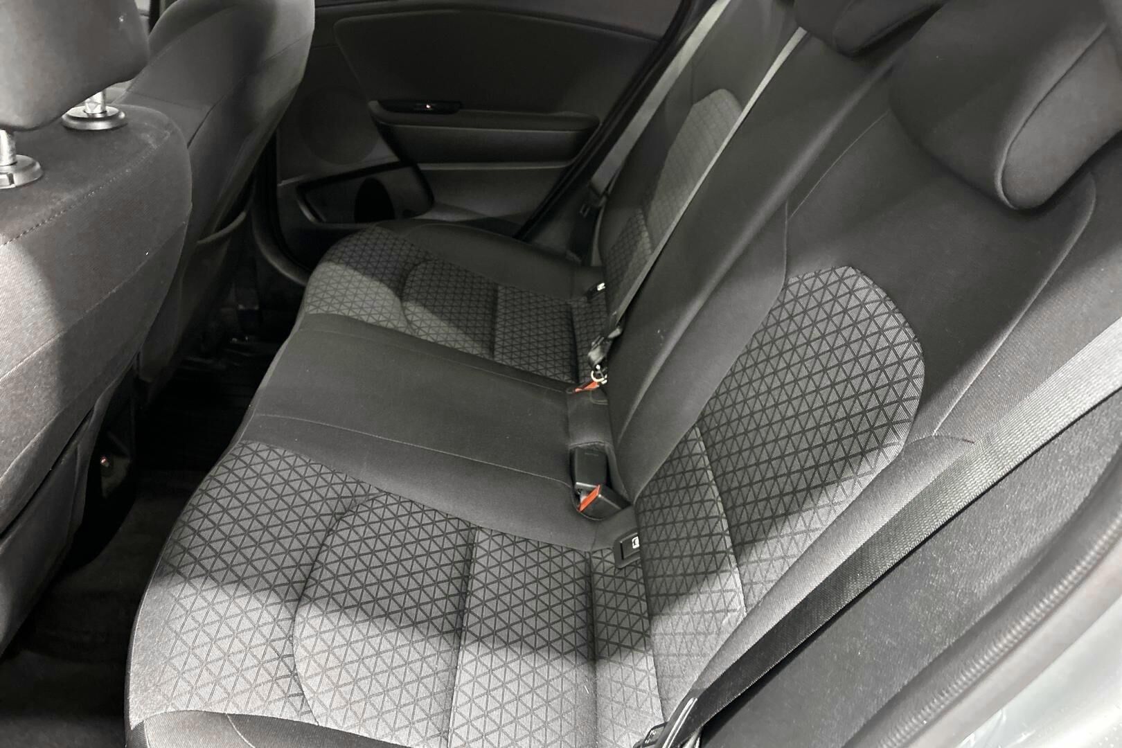 Kia Ceed iso kuva 18