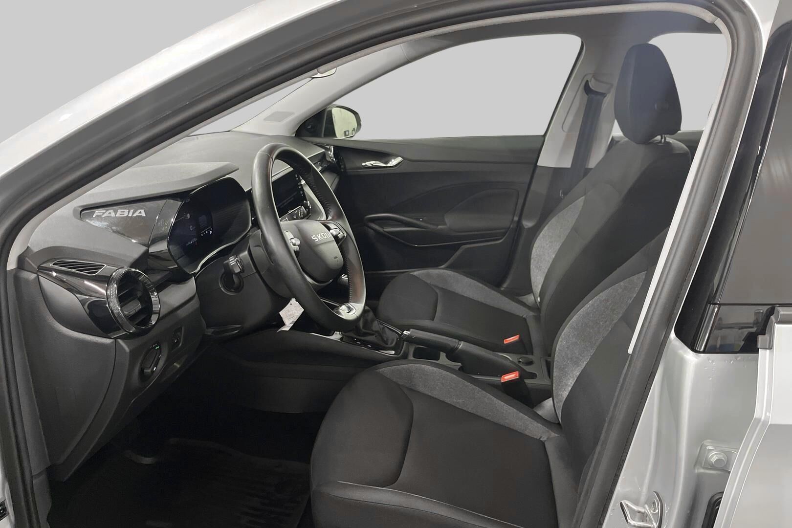 Skoda Fabia iso kuva 9