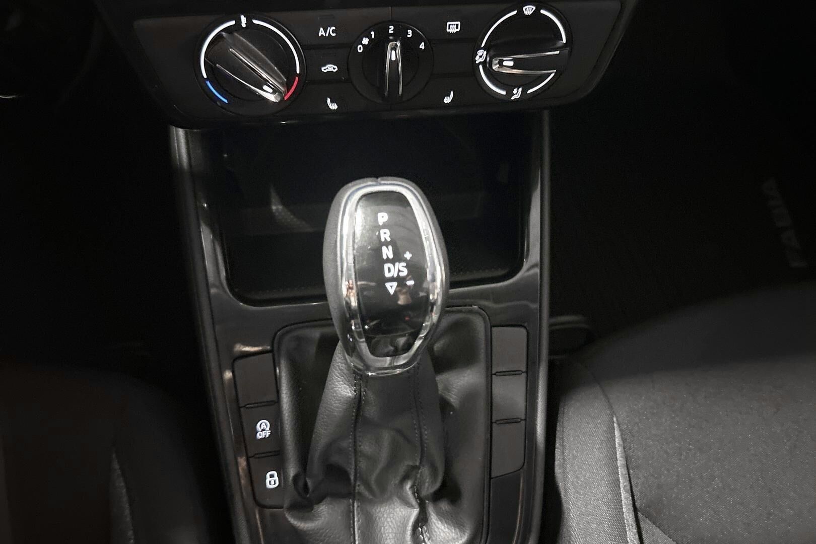 Skoda Fabia iso kuva 23