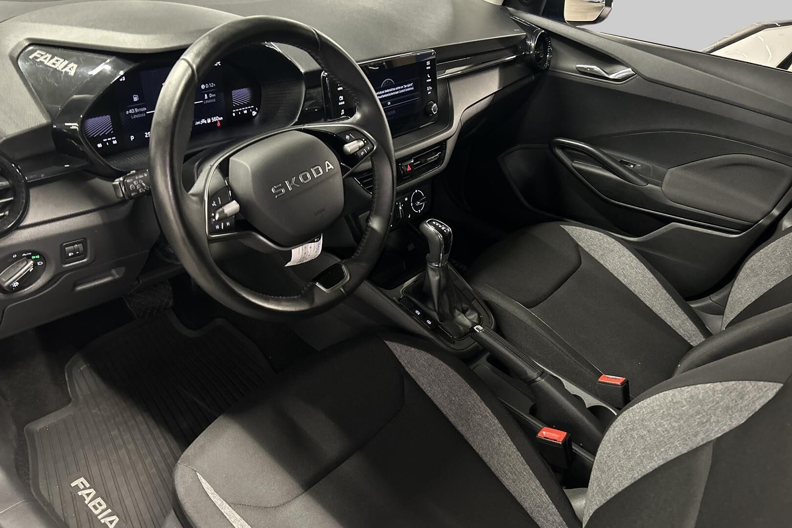 Skoda Fabia iso kuva 8