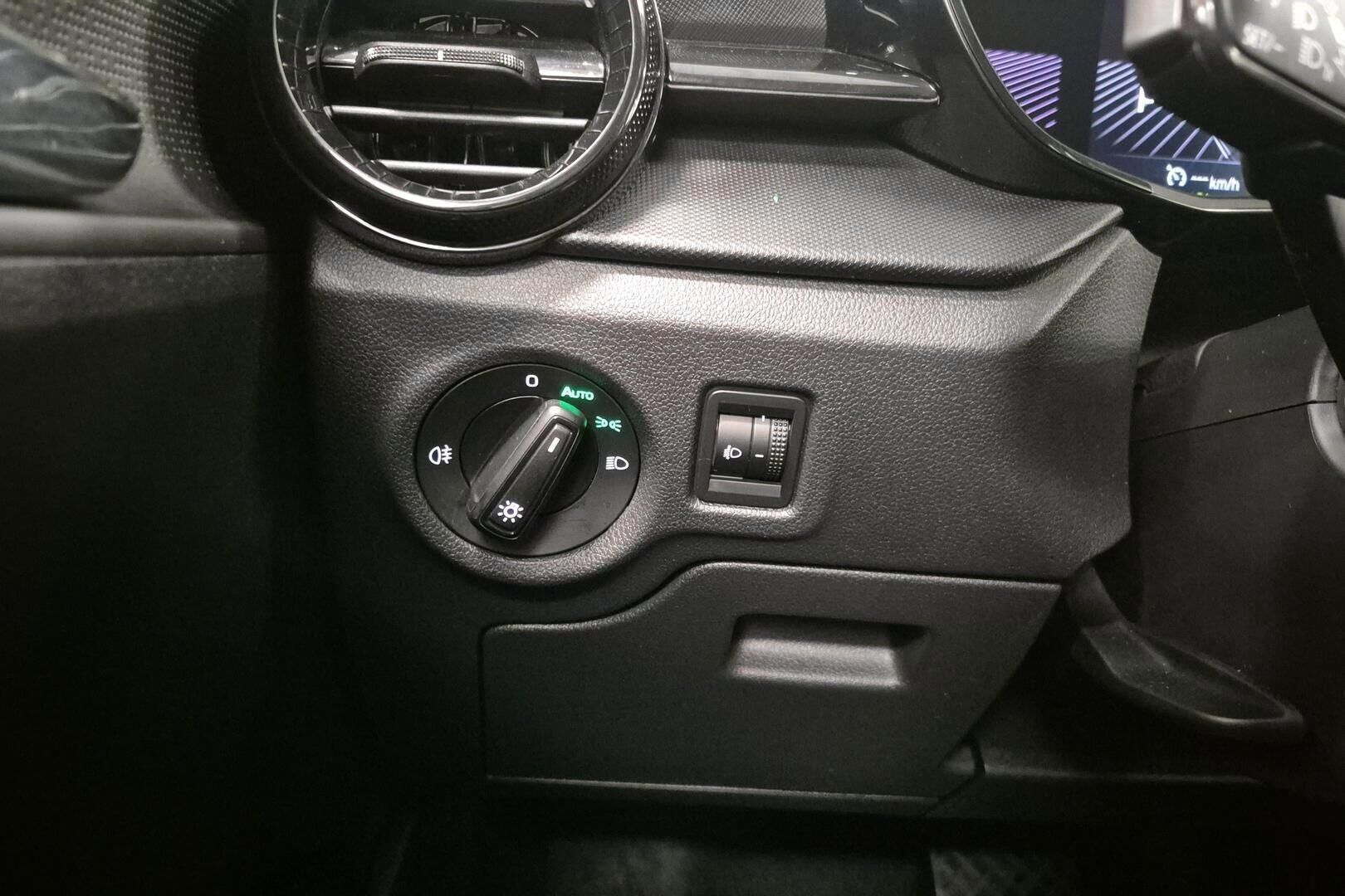 Skoda Fabia iso kuva 21
