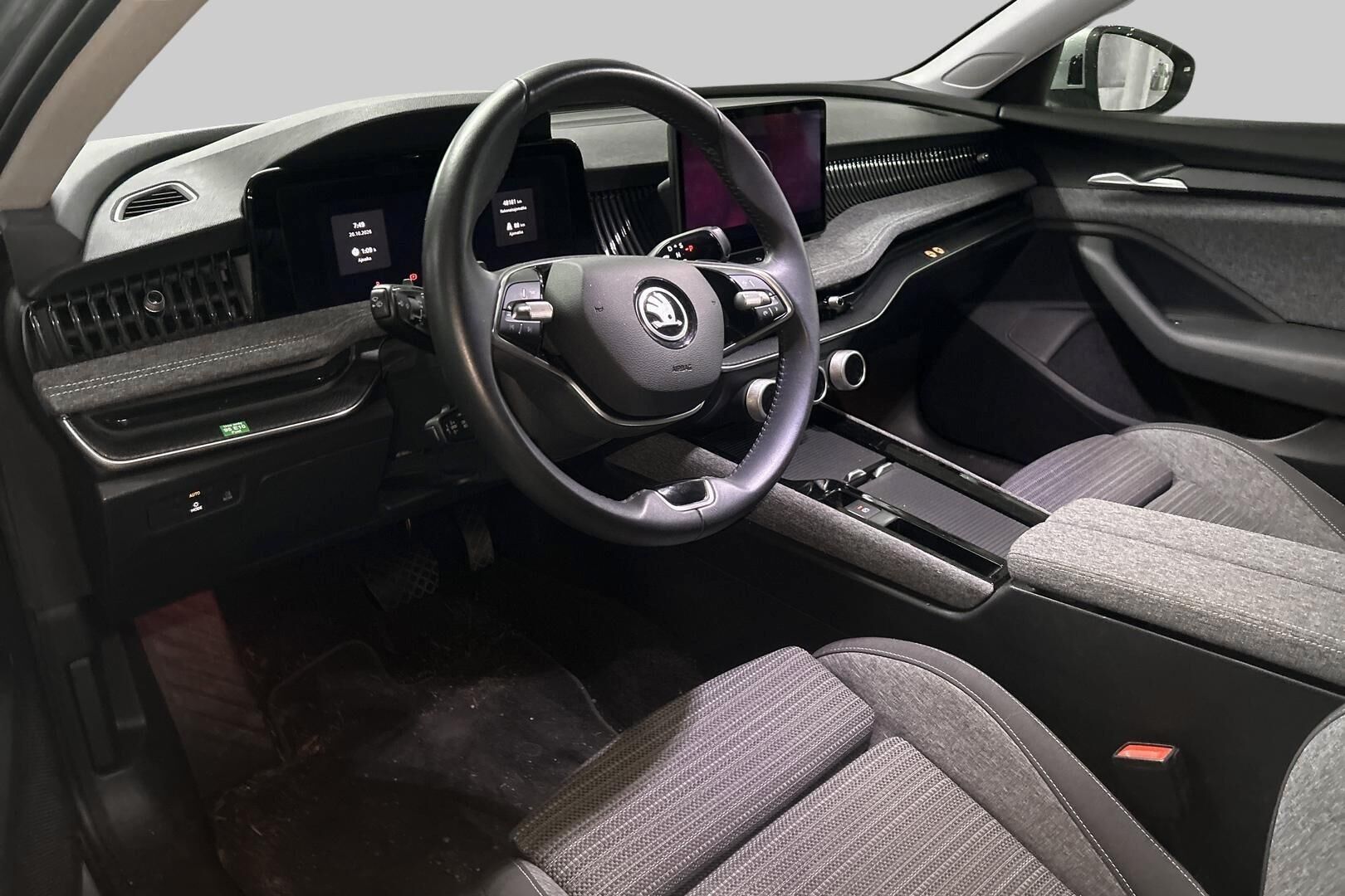 Skoda Superb iso kuva 2