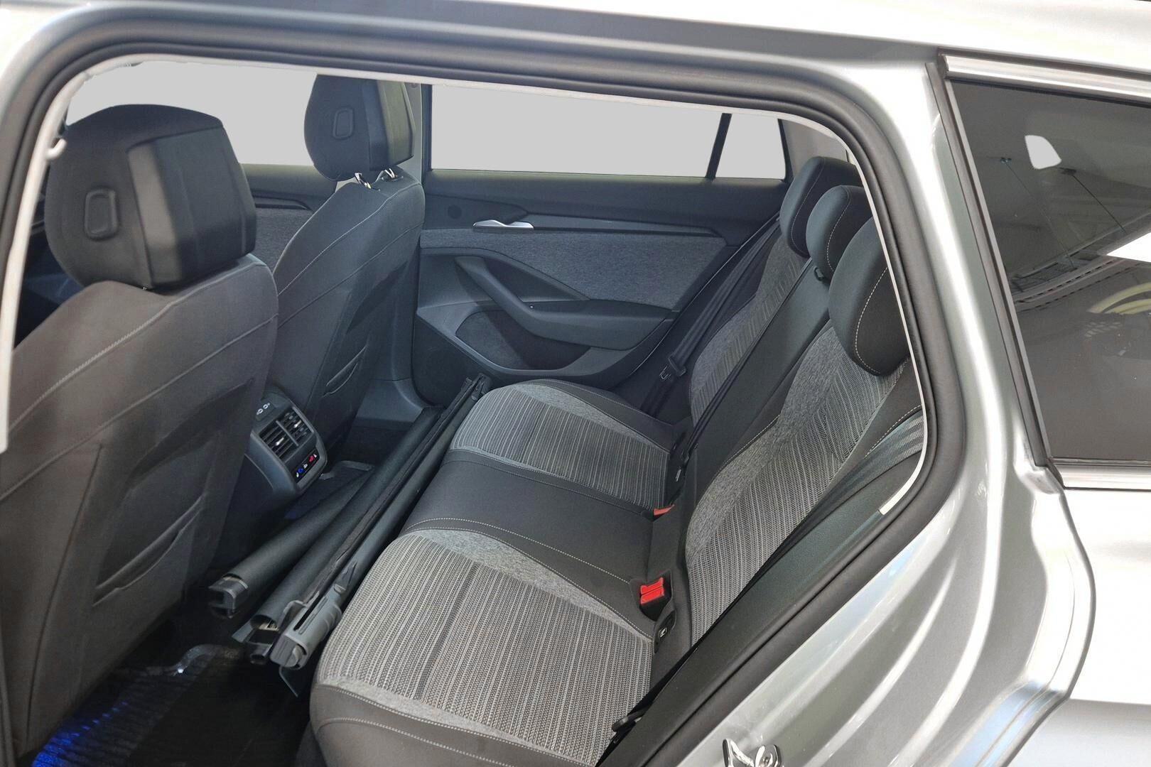Skoda Superb iso kuva 10