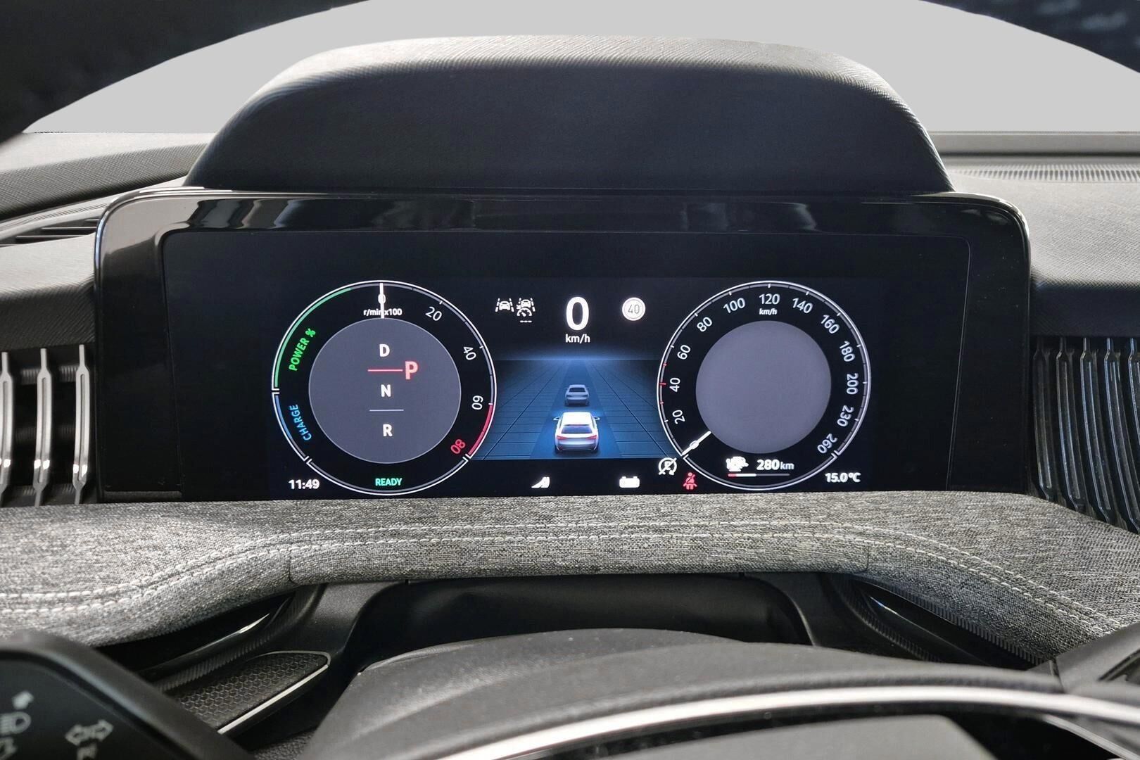 Skoda Superb iso kuva 14