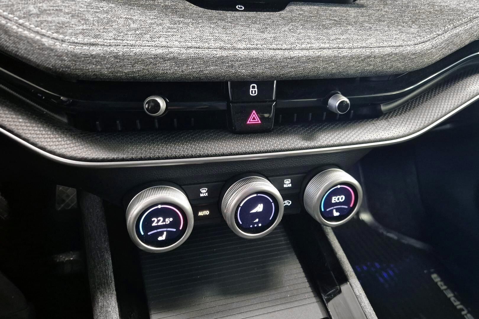 Skoda Superb iso kuva 16