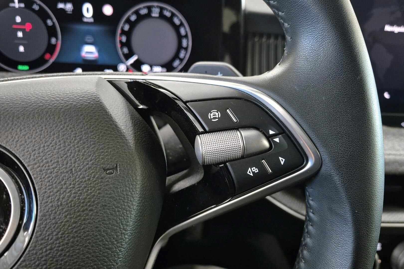 Skoda Superb iso kuva 17