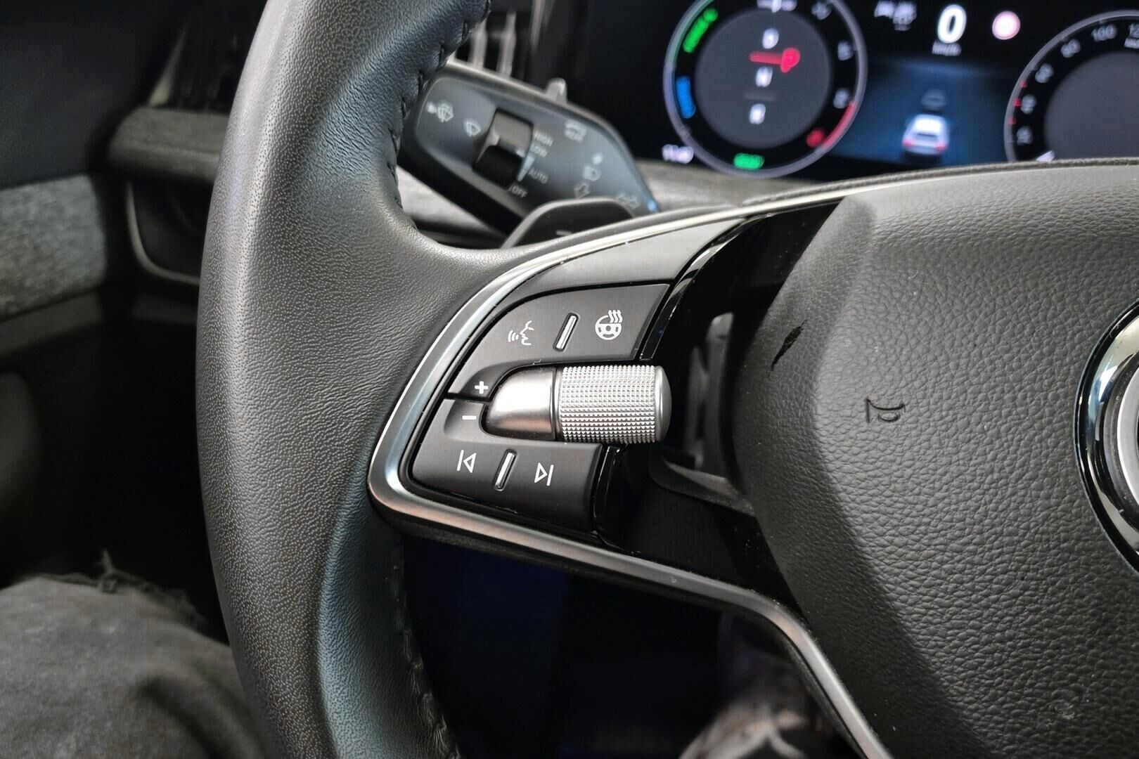 Skoda Superb iso kuva 18