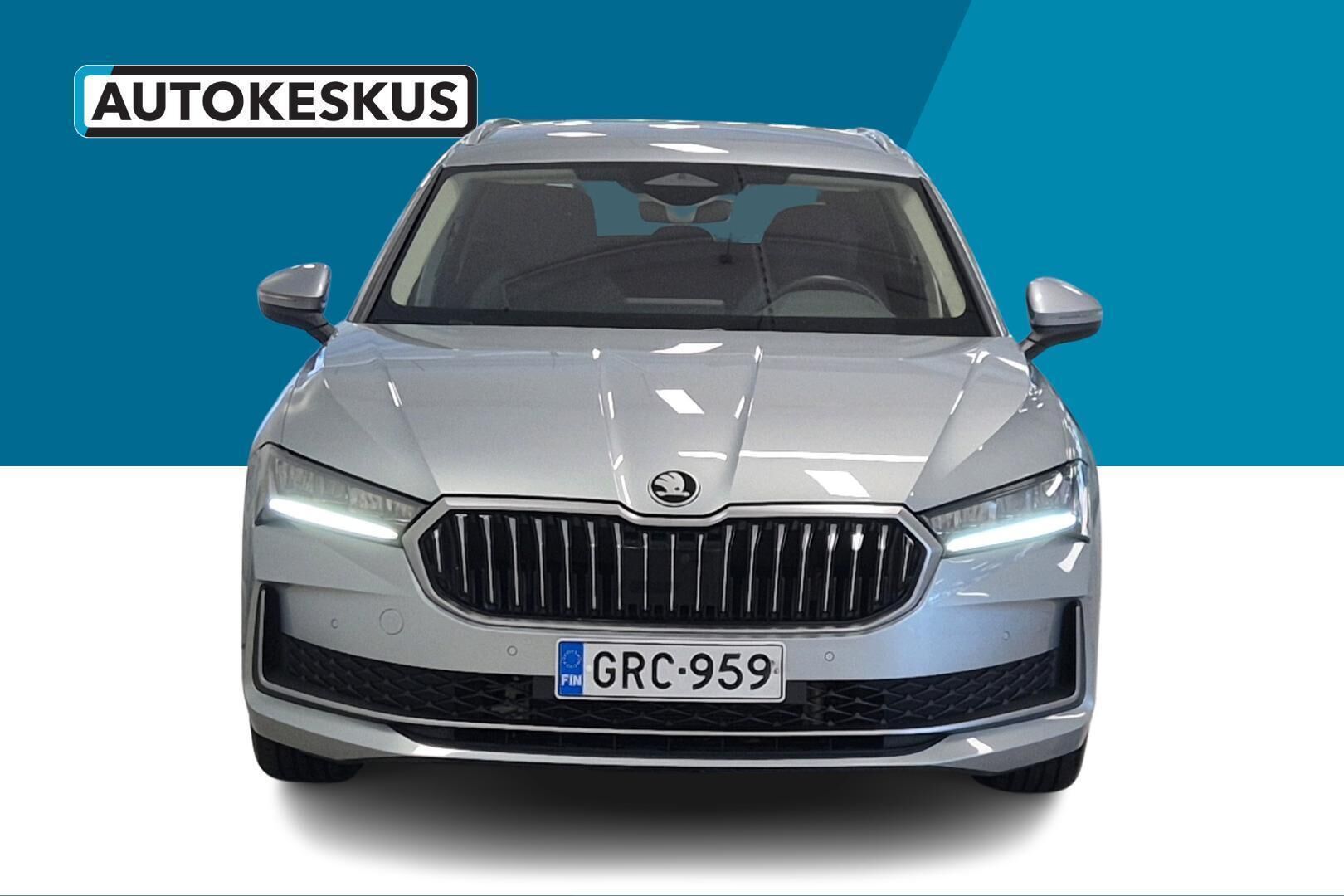 Skoda Superb iso kuva 2