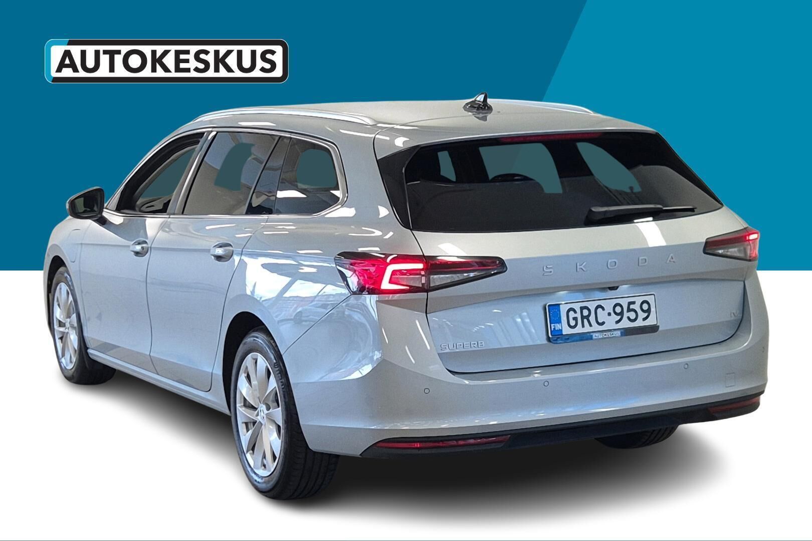 Skoda Superb iso kuva 7