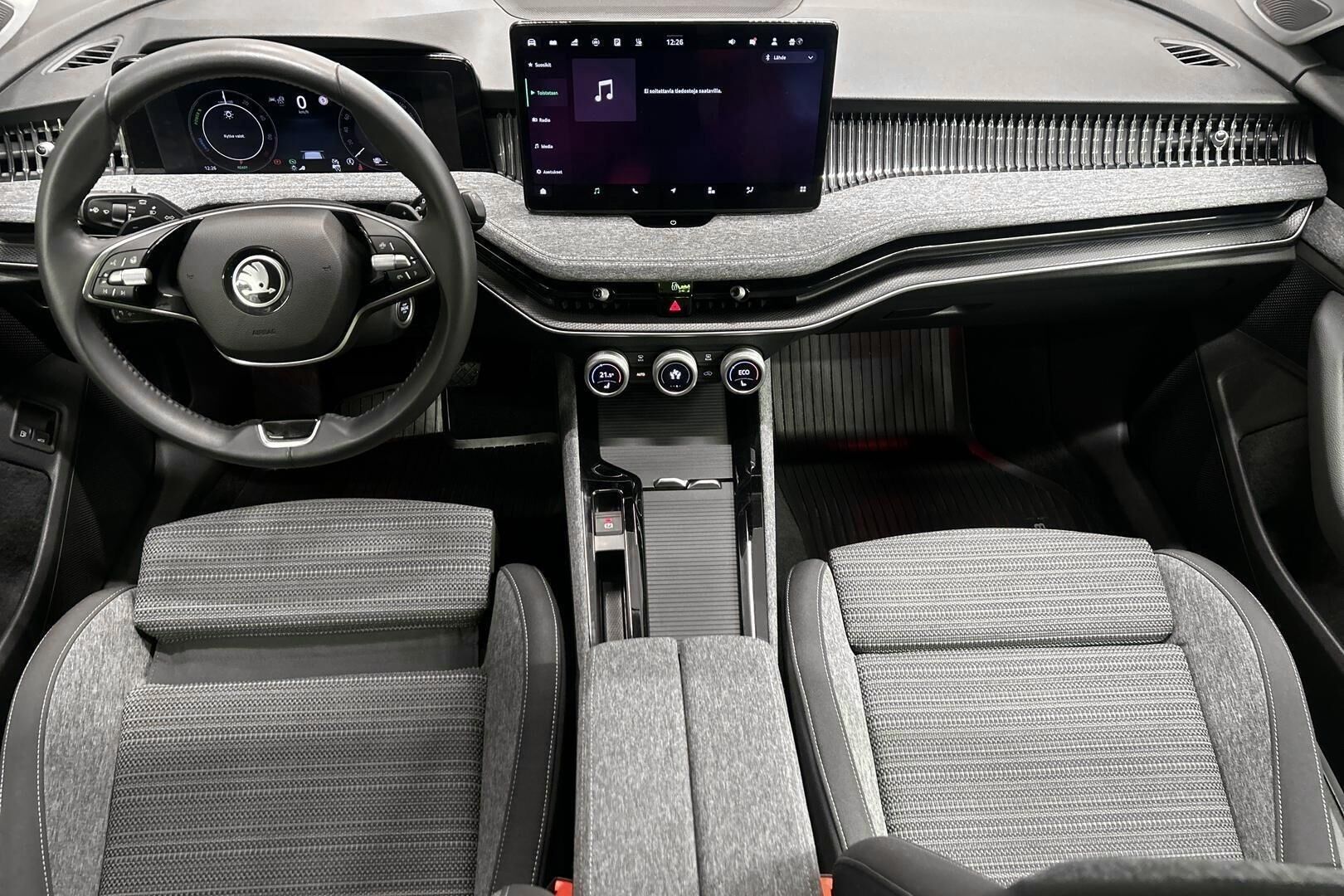 Skoda Superb iso kuva 10