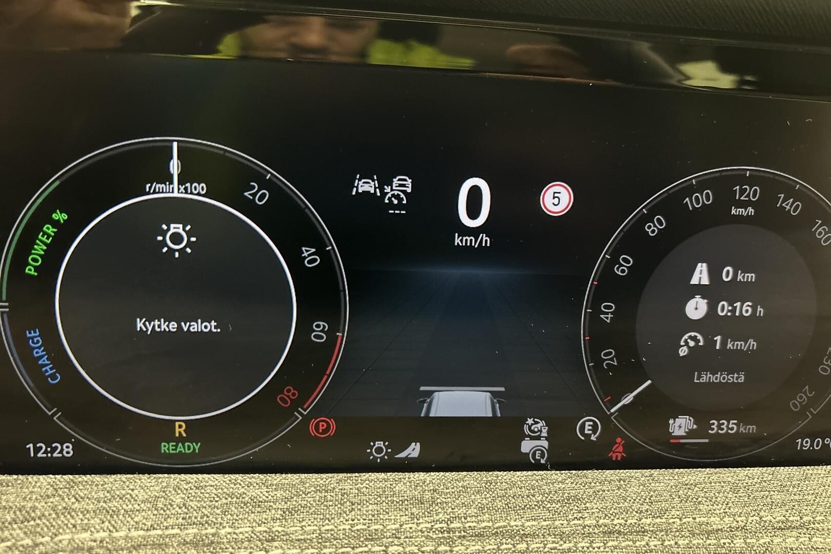 Skoda Superb iso kuva 16