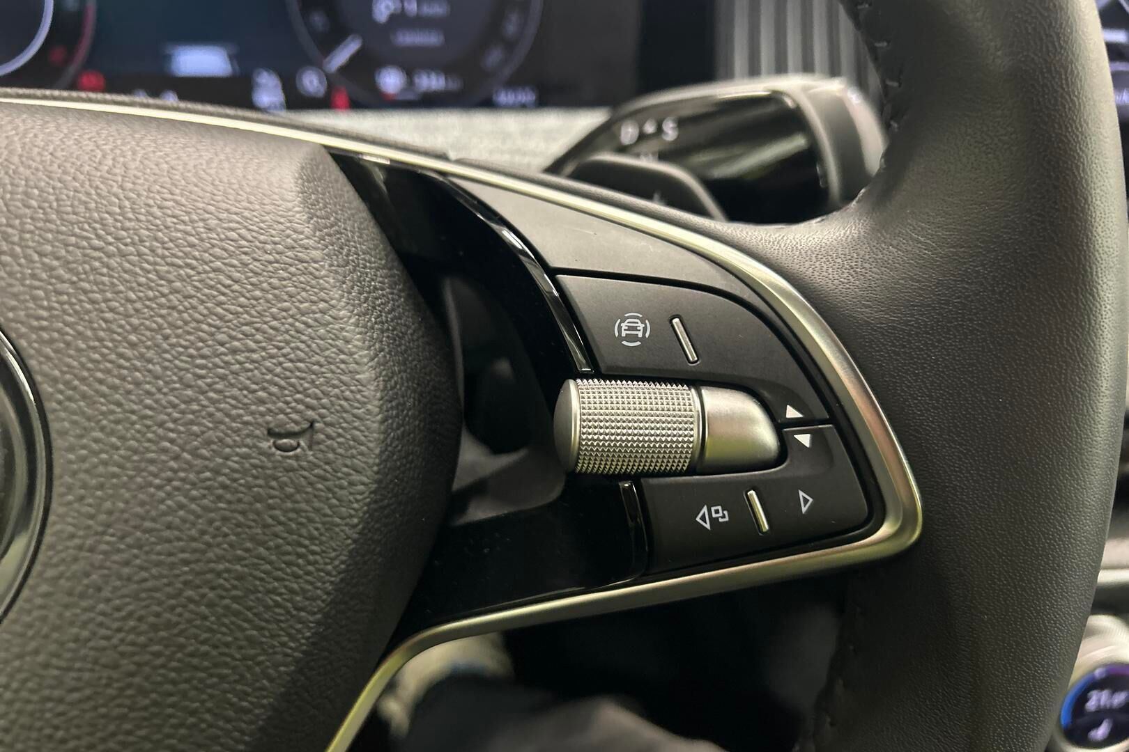 Skoda Superb iso kuva 17