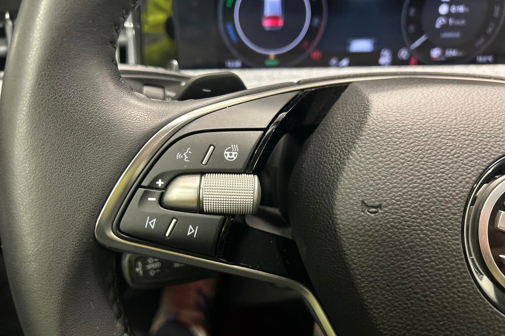 Skoda Superb iso kuva 18