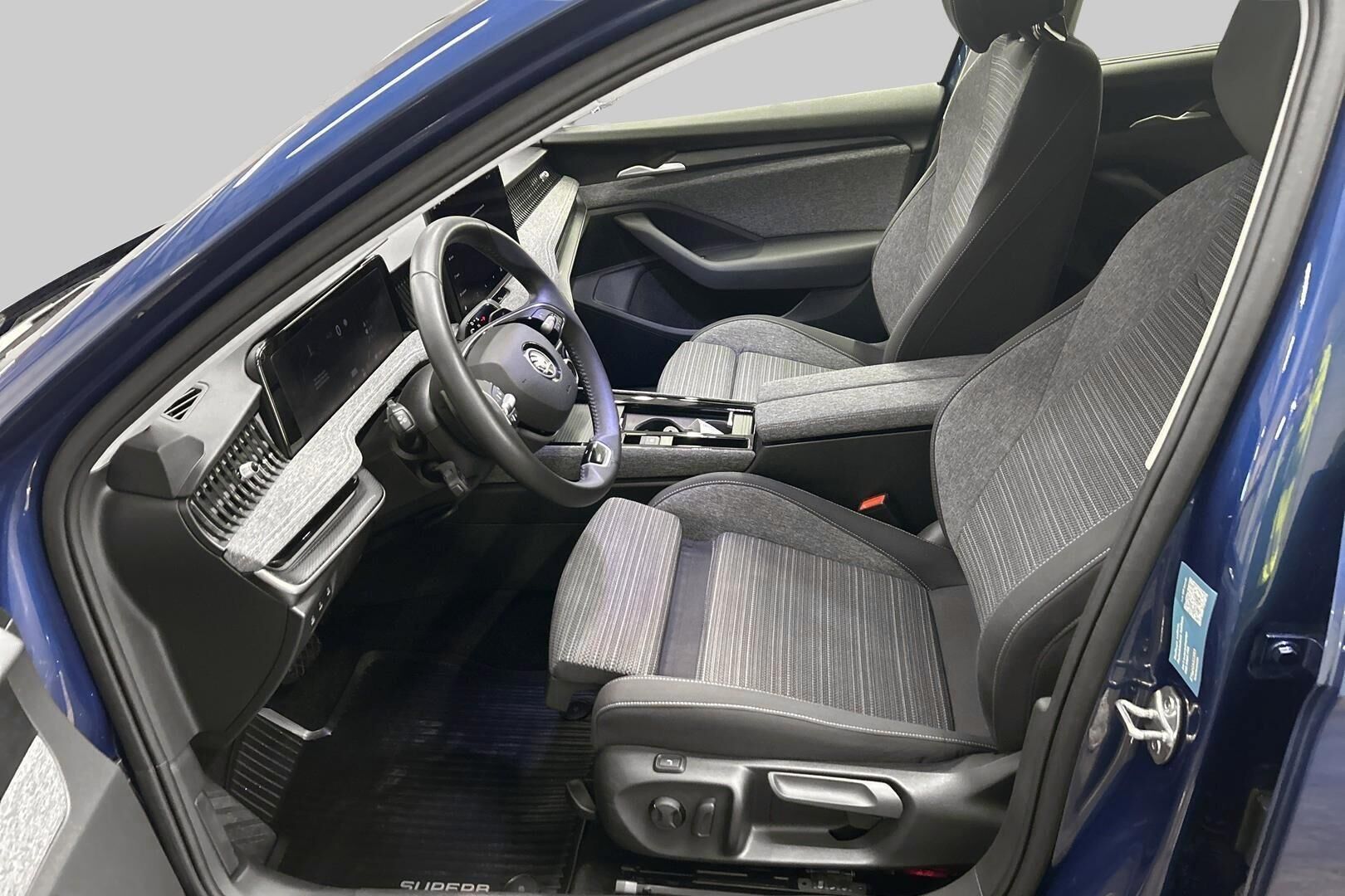 Skoda Superb iso kuva 8