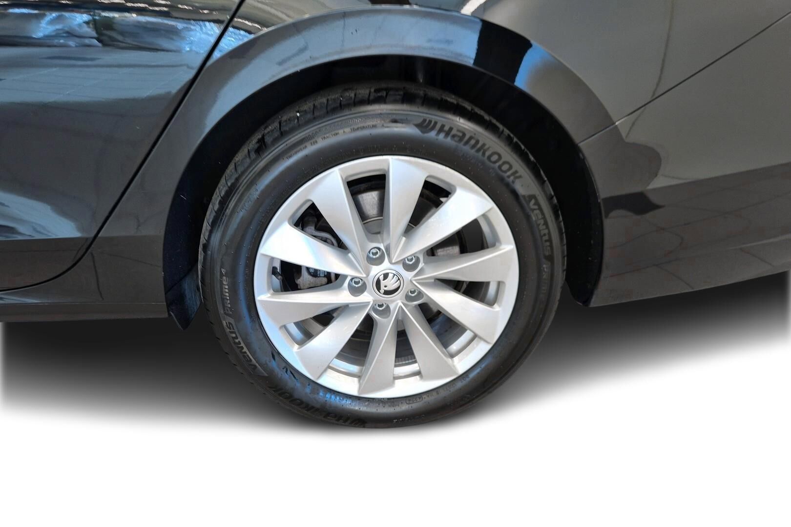 Skoda Superb iso kuva 13