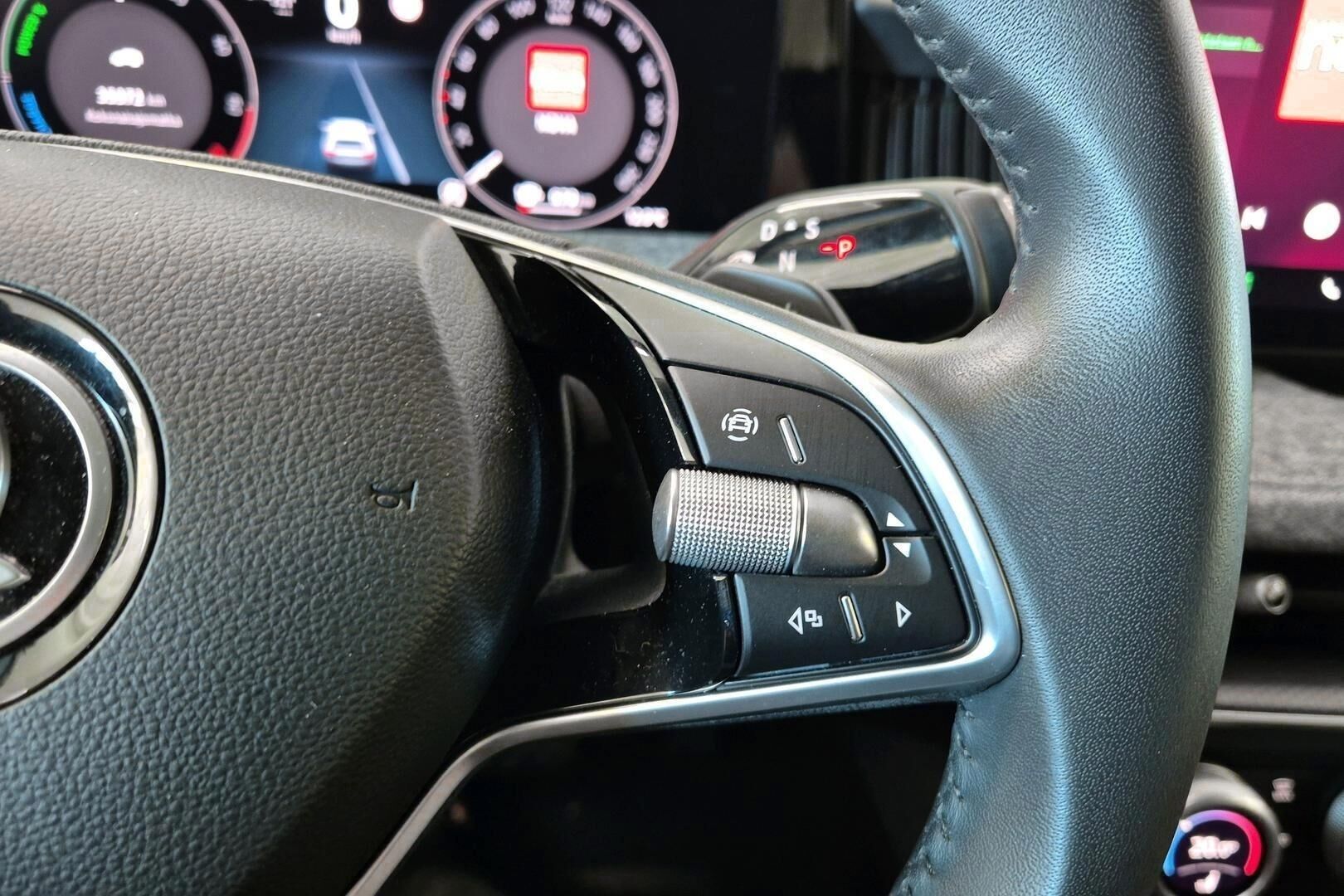 Skoda Superb iso kuva 17