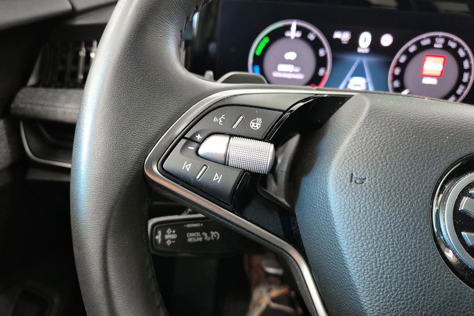 Skoda Superb iso kuva 18