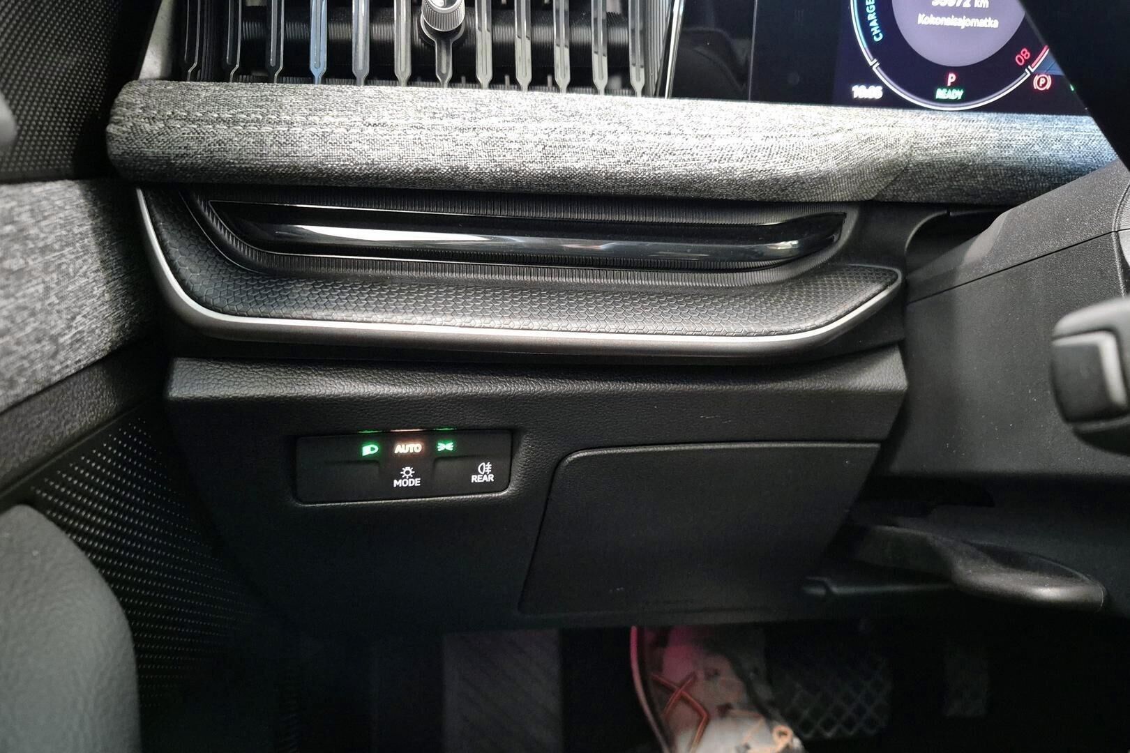 Skoda Superb iso kuva 20
