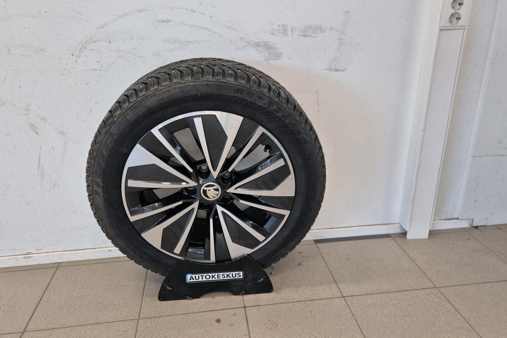 Skoda Superb iso kuva 22