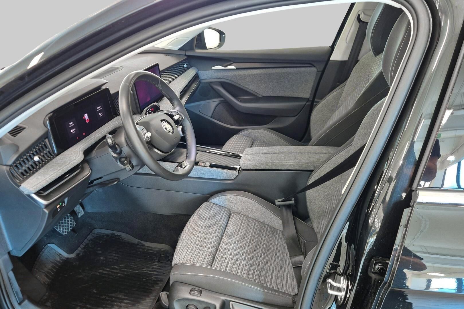 Skoda Superb iso kuva 9