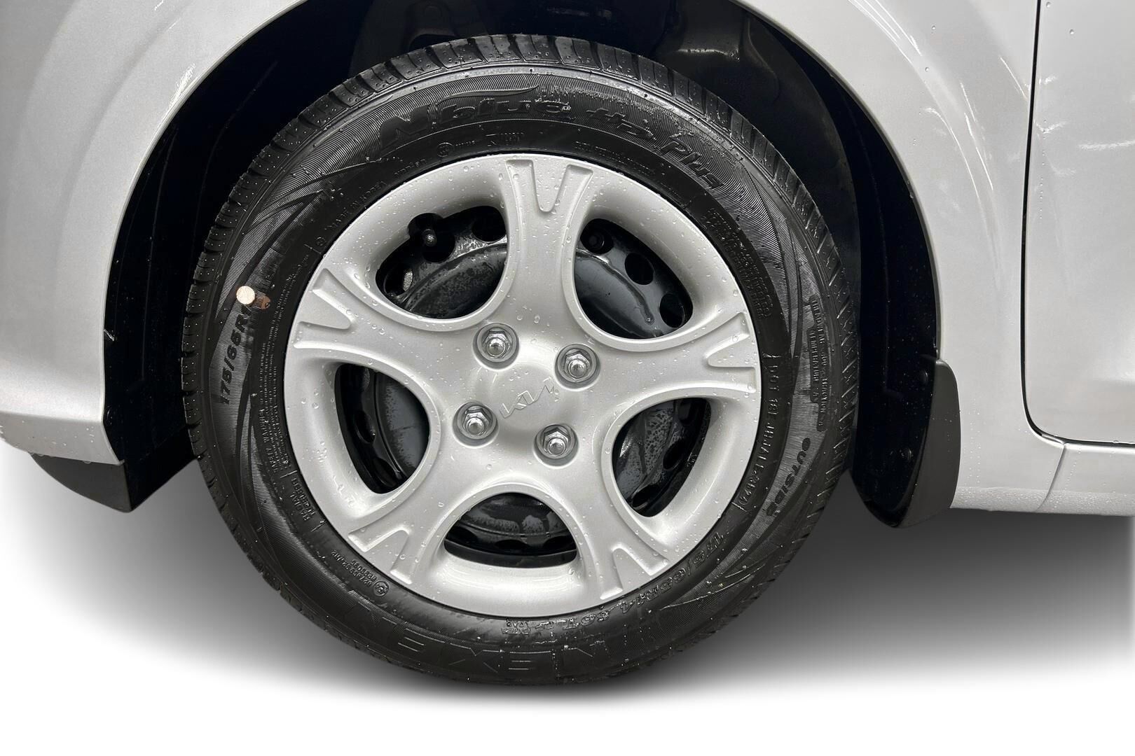 Kia Picanto iso kuva 9
