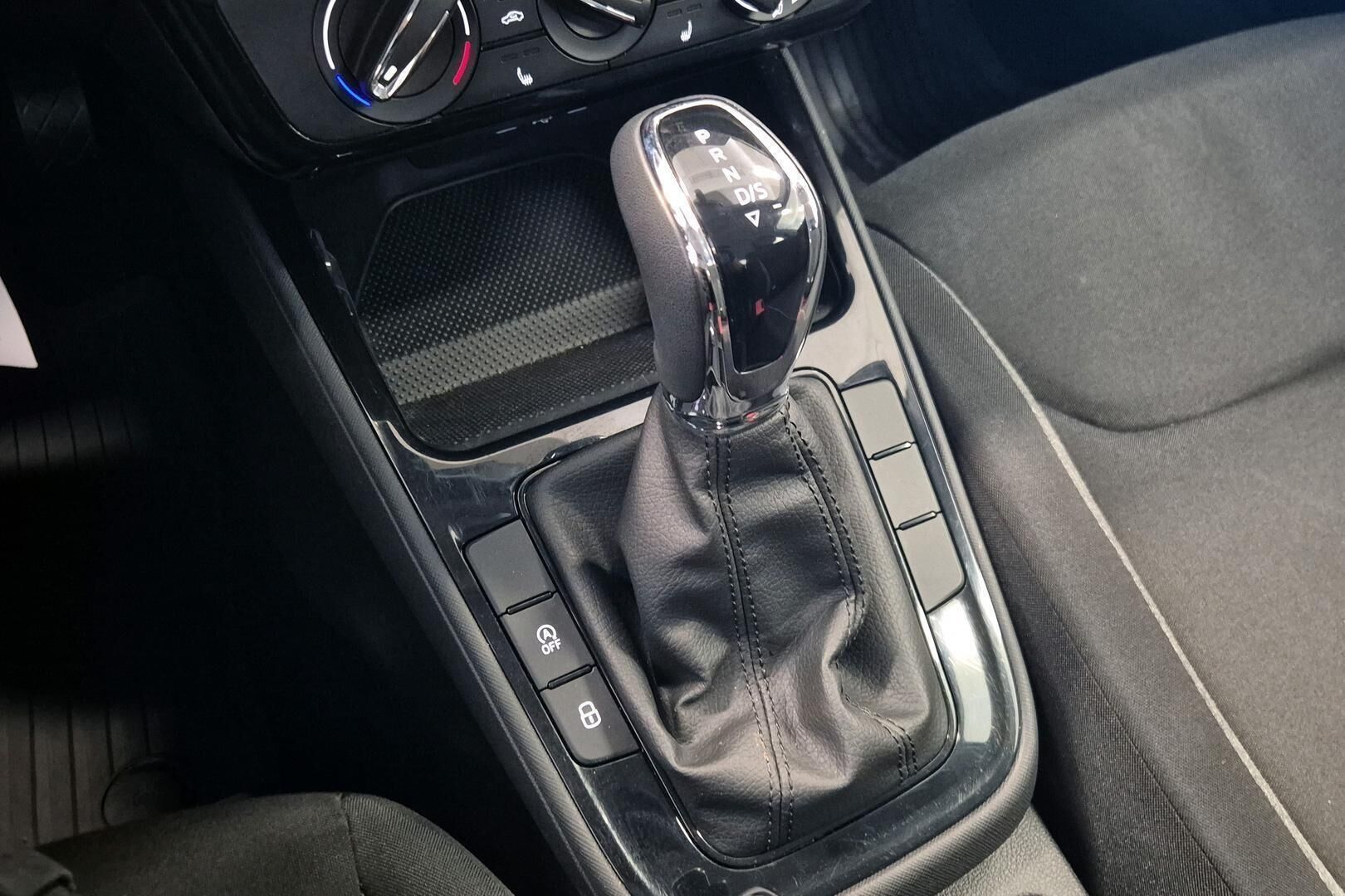 Skoda Fabia iso kuva 17