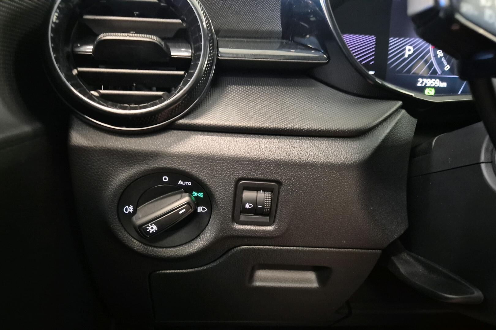 Skoda Fabia iso kuva 21
