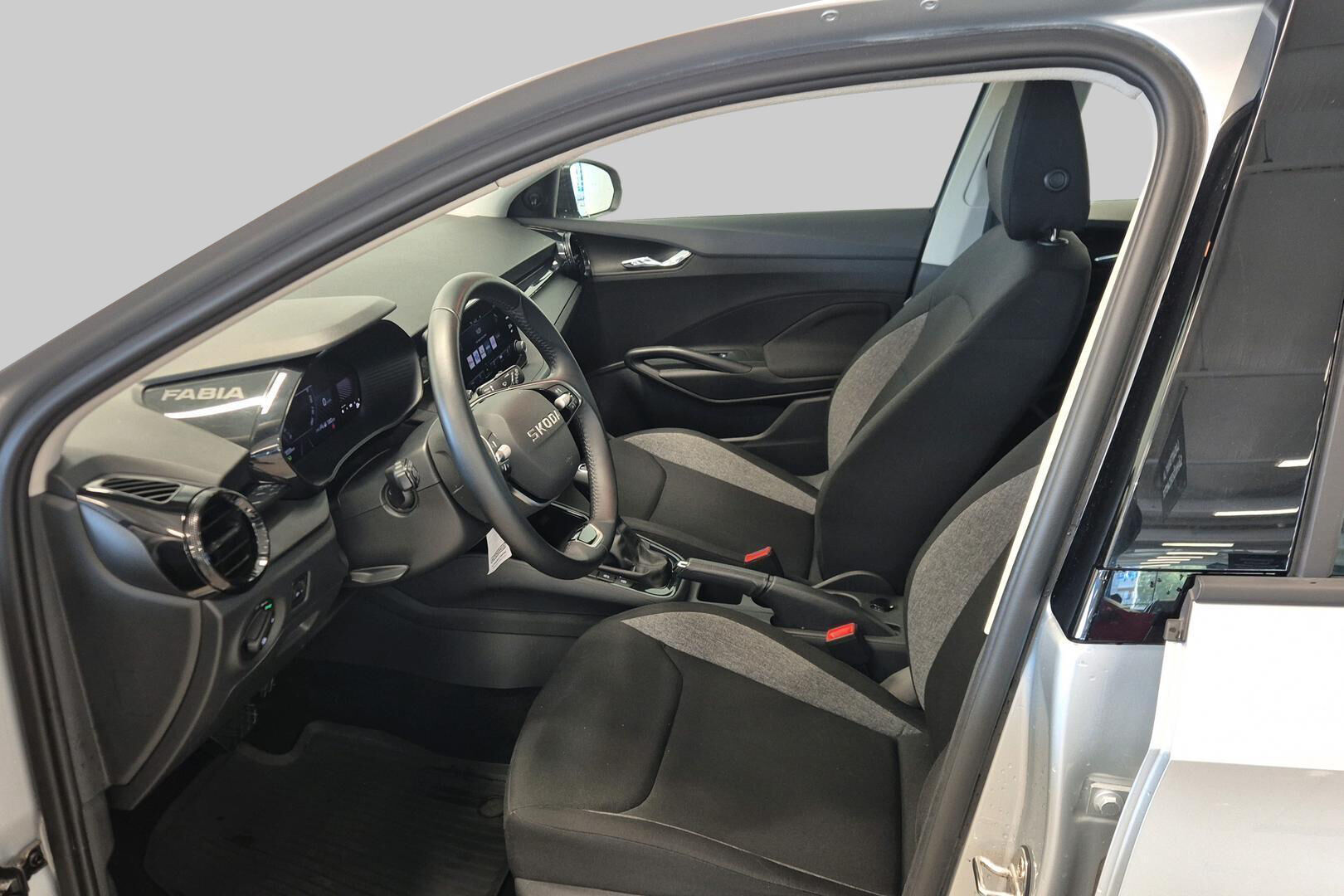Skoda Fabia iso kuva 9