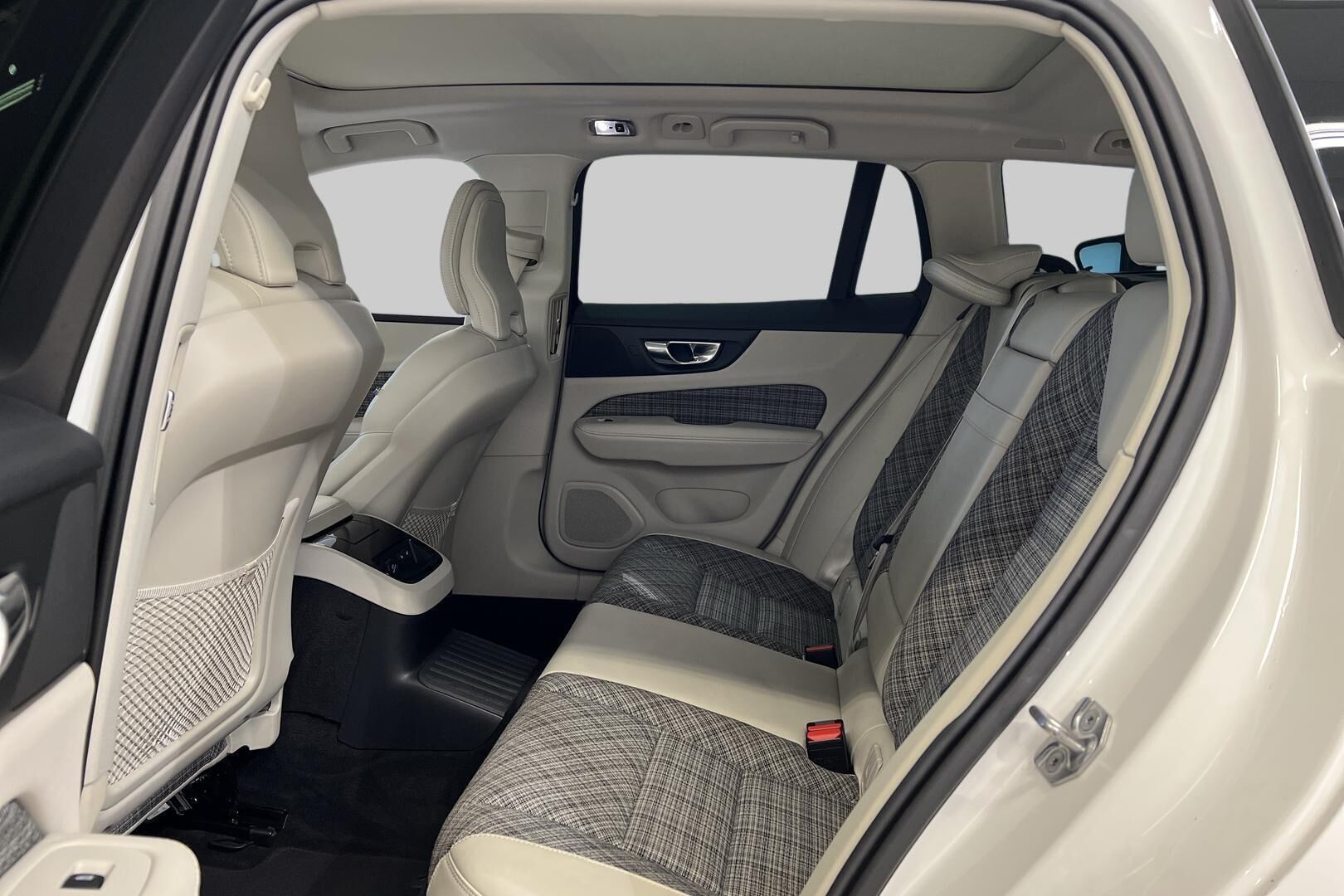 VOLVO V60 iso kuva 10