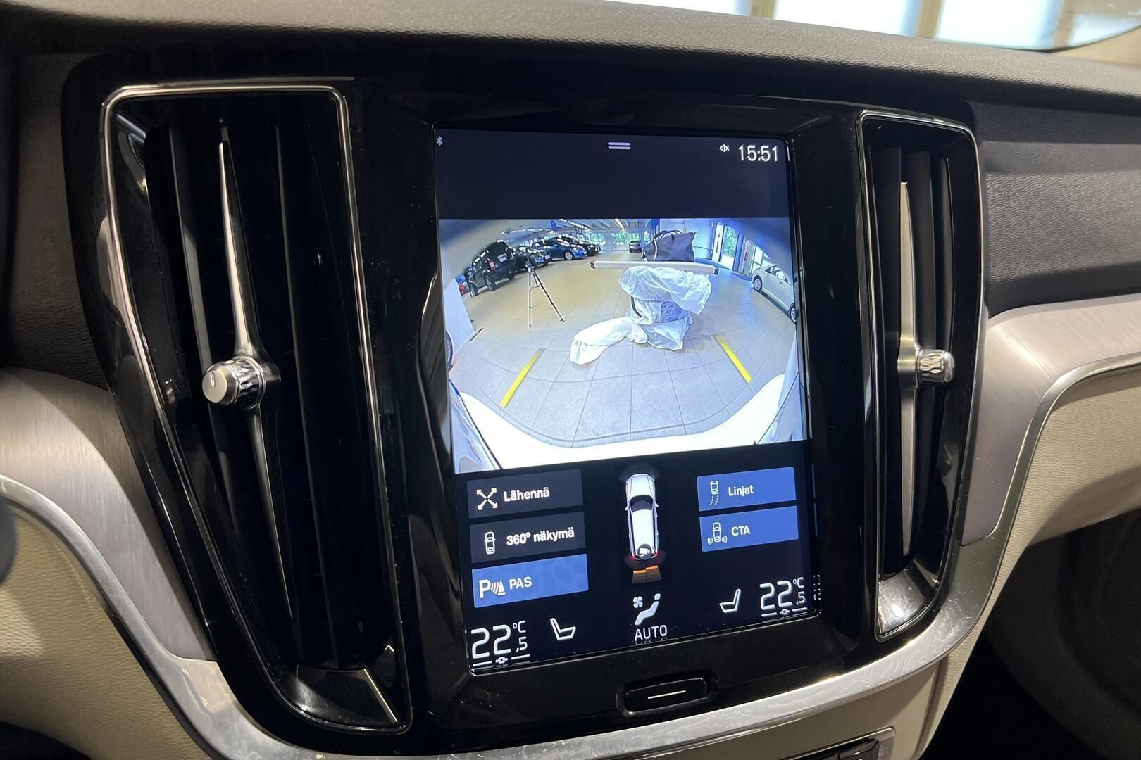 VOLVO V60 iso kuva 16