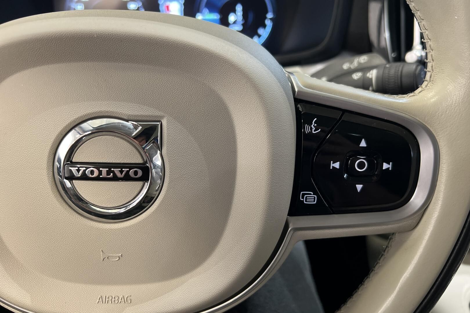 VOLVO V60 iso kuva 22